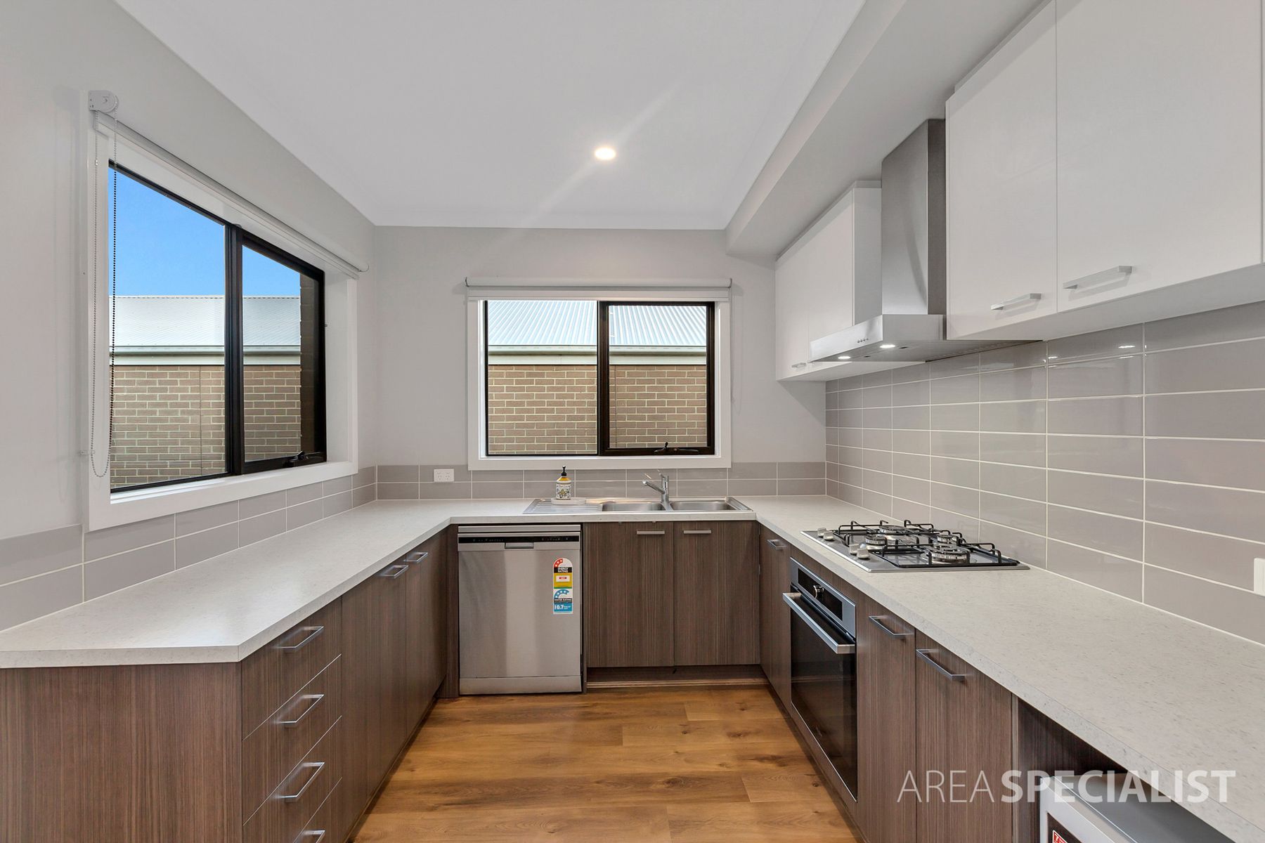 198 Wheelers Park Drive, Cranbourne North, VIC 3977, Cranbourne North - Thumbnail 4