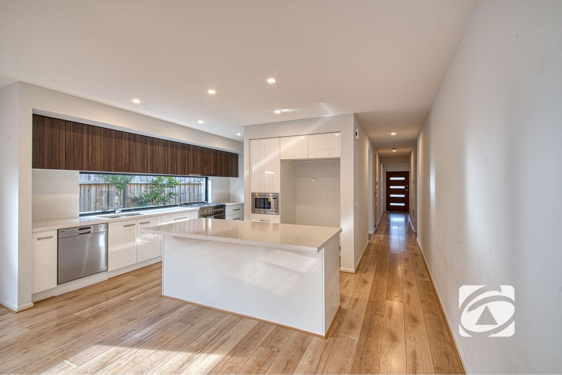 6 Anvil Way, Clyde North VIC 3978, Clyde North - Thumbnail 3