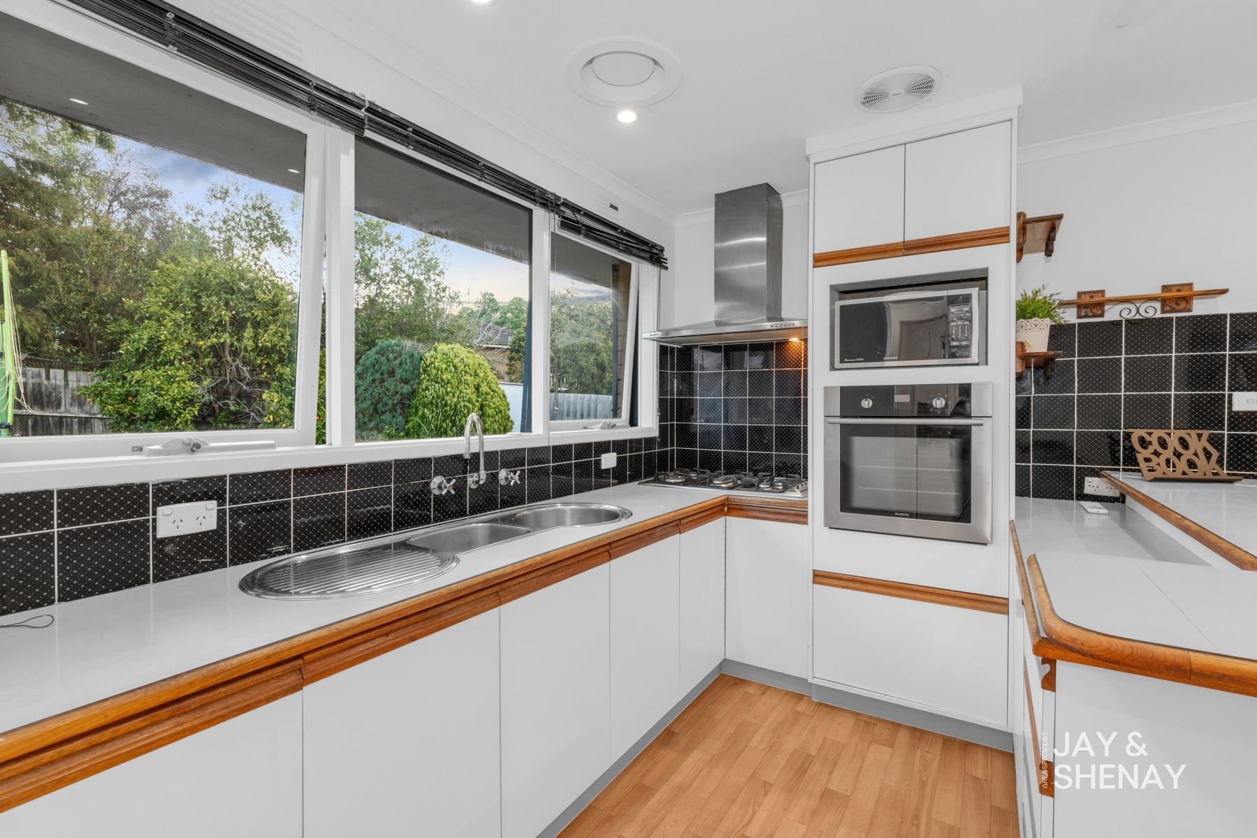 5 Melliodora Court, Endeavour Hills, VIC 3802, Endeavour Hills - Thumbnail 3