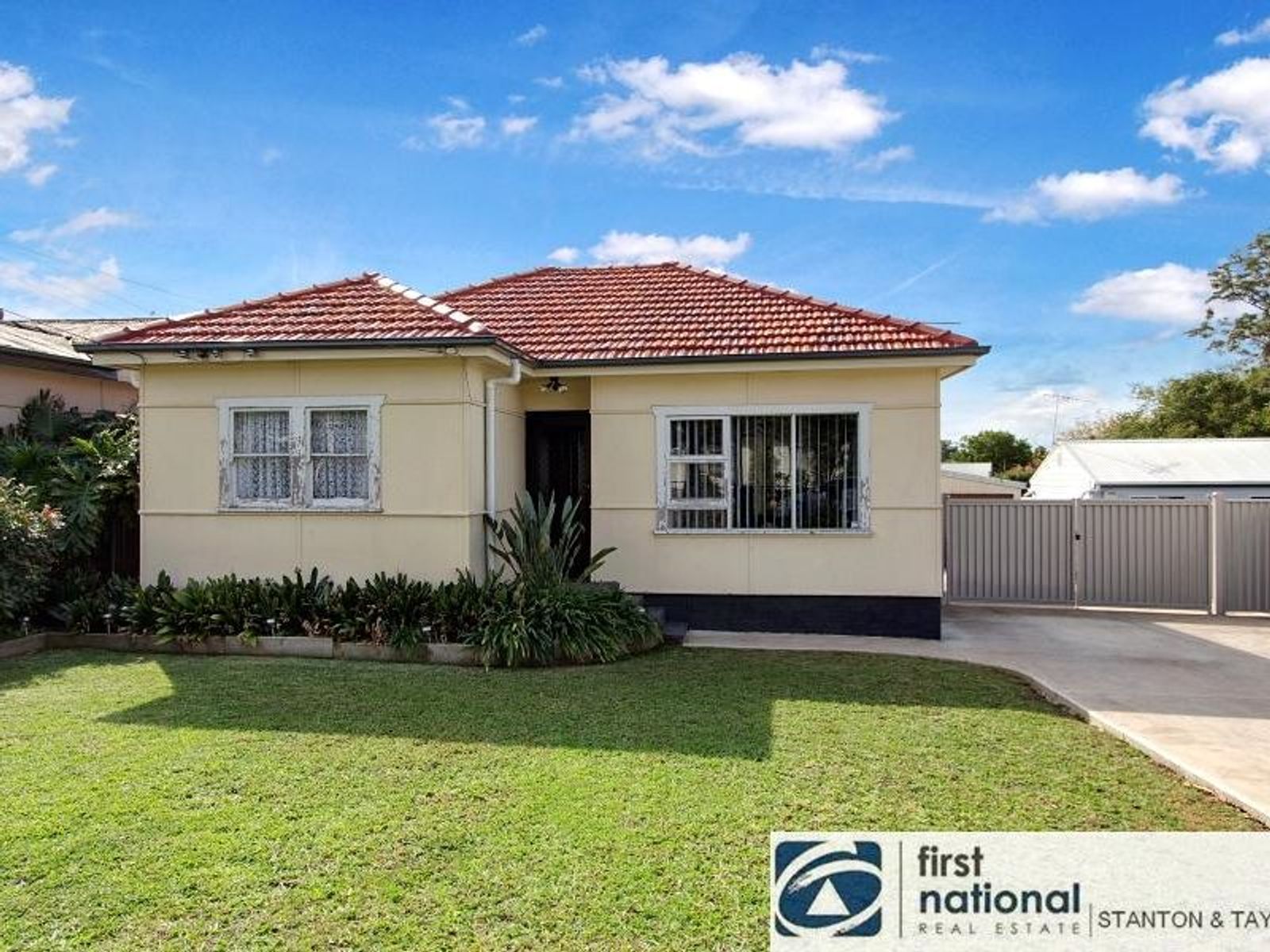 31 Anthony Crescent, Kingswood - Thumbnail 2