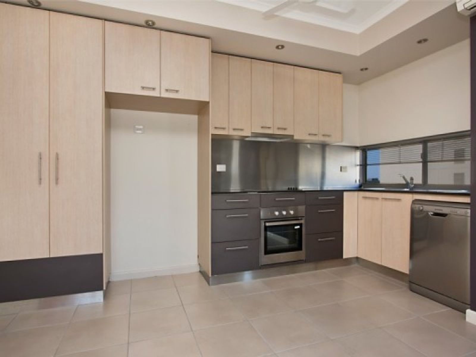 14-28/30 Cavenagh Street, Darwin City NT 0800, Darwin City - Thumbnail 3