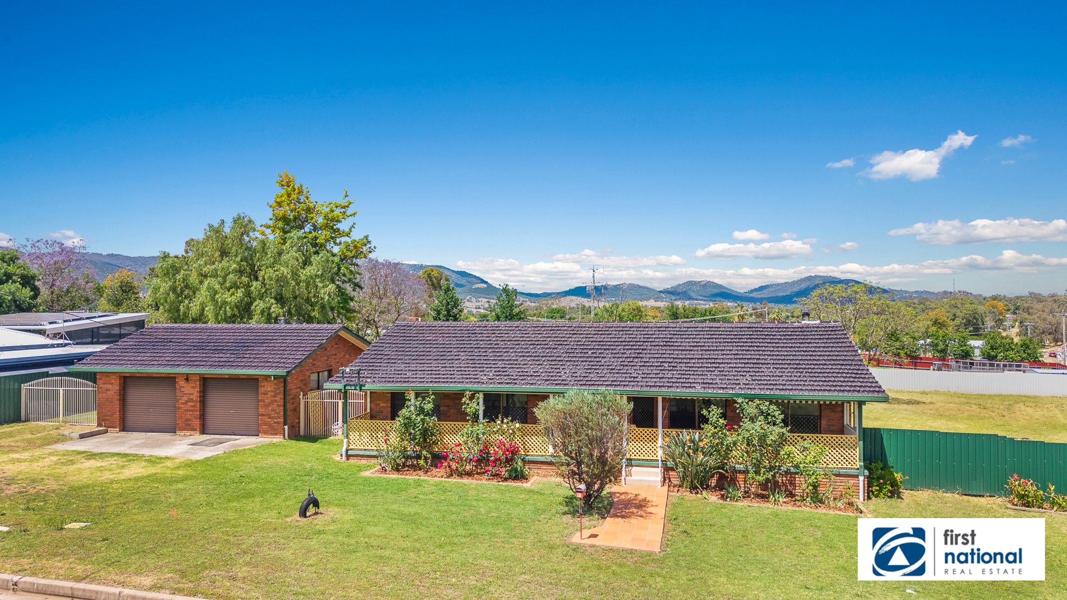 16 Oak Street, Kootingal NSW 2352