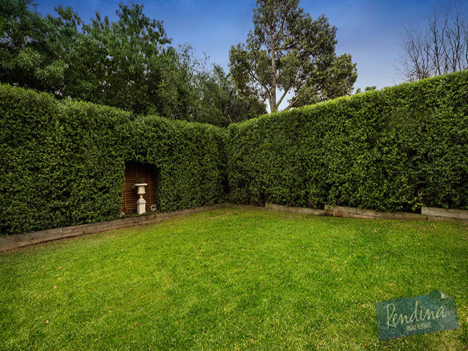 5 Woodvale Grove, Essendon - Thumbnail 8