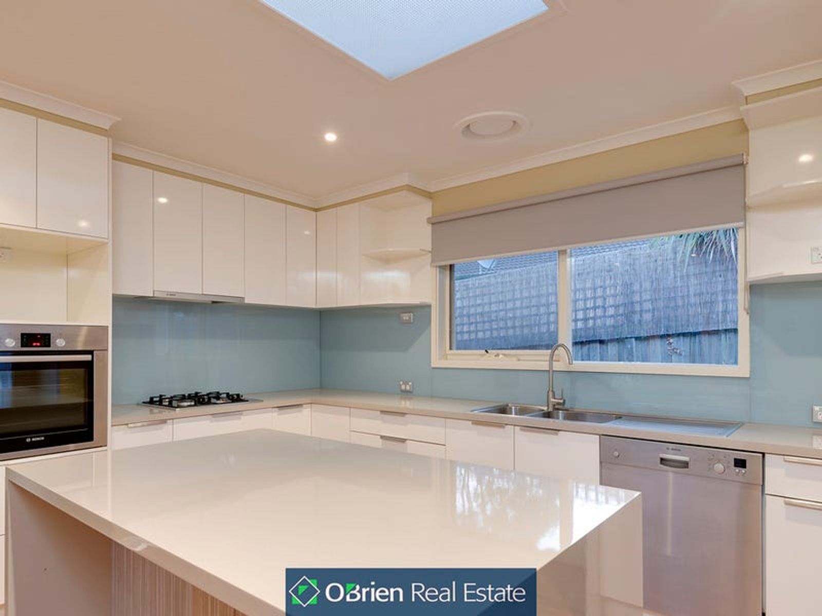 8 Hutchins Avenue, Endeavour Hills, VIC 3802, Endeavour Hills - Thumbnail 2