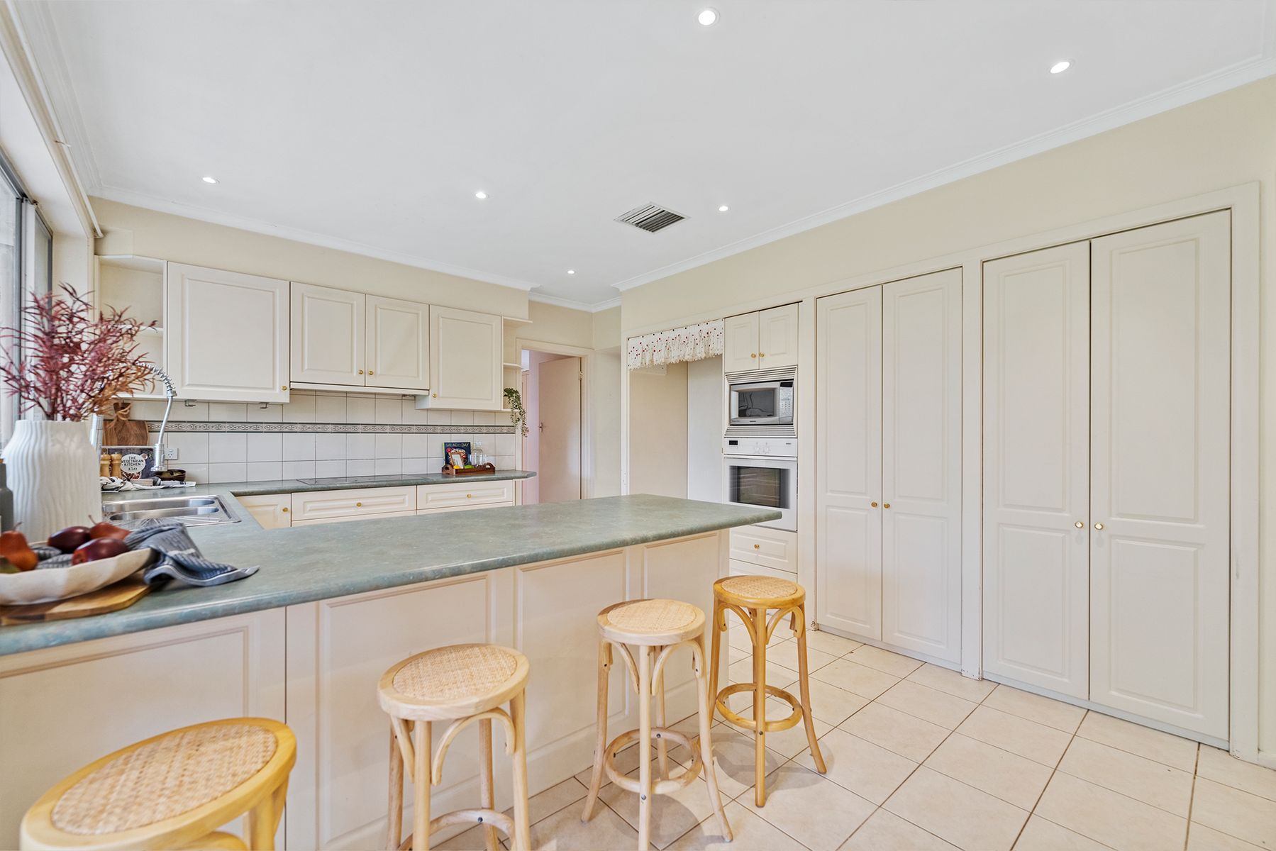 15 Oakern Street, Mount Waverley, VIC 3149, Mount Waverley - Thumbnail 6