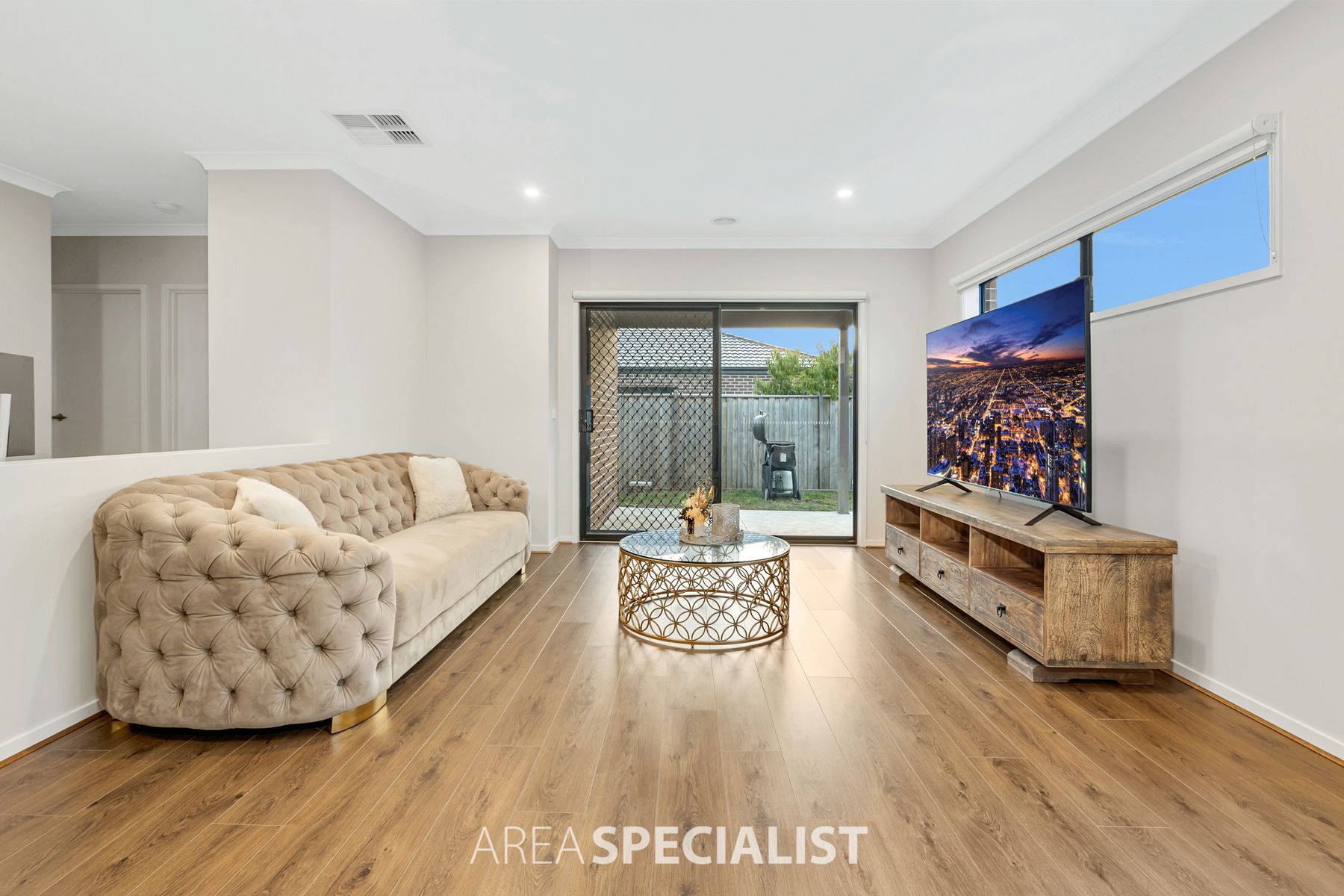 8 Hekela Street, Clyde North, VIC 3978, Clyde North - Thumbnail 2