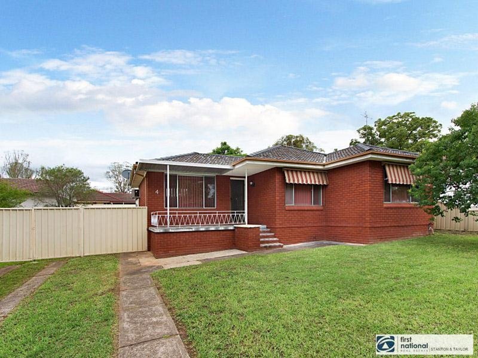 4 Elizabeth Crescent, Kingswood - Thumbnail 3