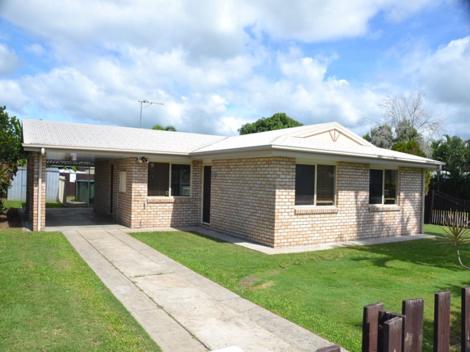 33 Cassia Street, Beaconsfield QLD 4740
