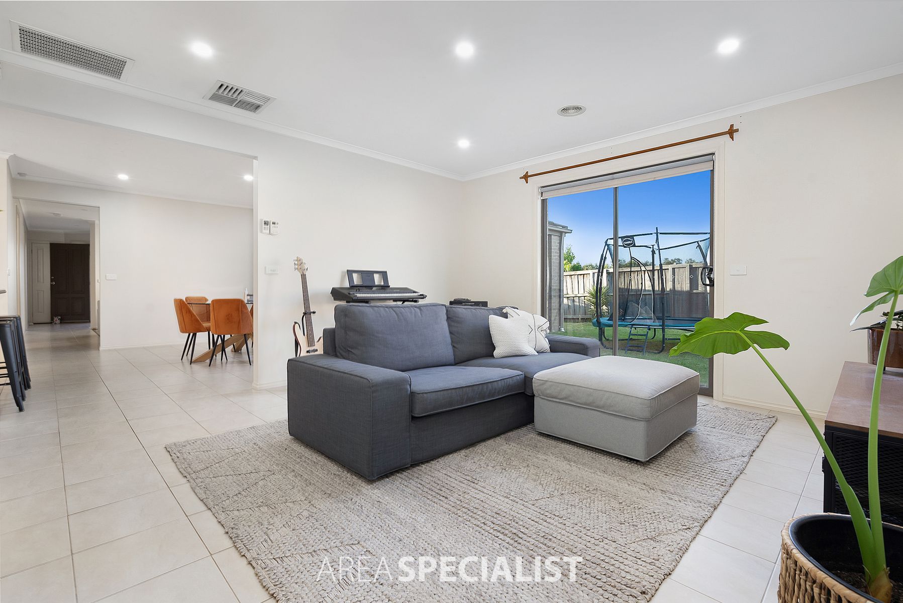 14 Hertford Court, Cranbourne North, VIC 3977, Cranbourne North - Thumbnail 3