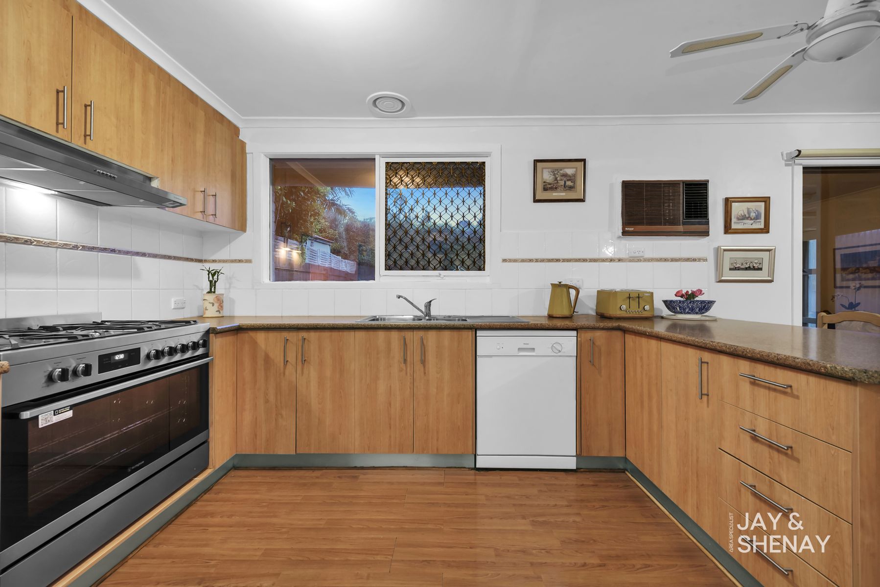 11 Barker Court, Endeavour Hills, VIC 3802, Endeavour Hills - Thumbnail 3