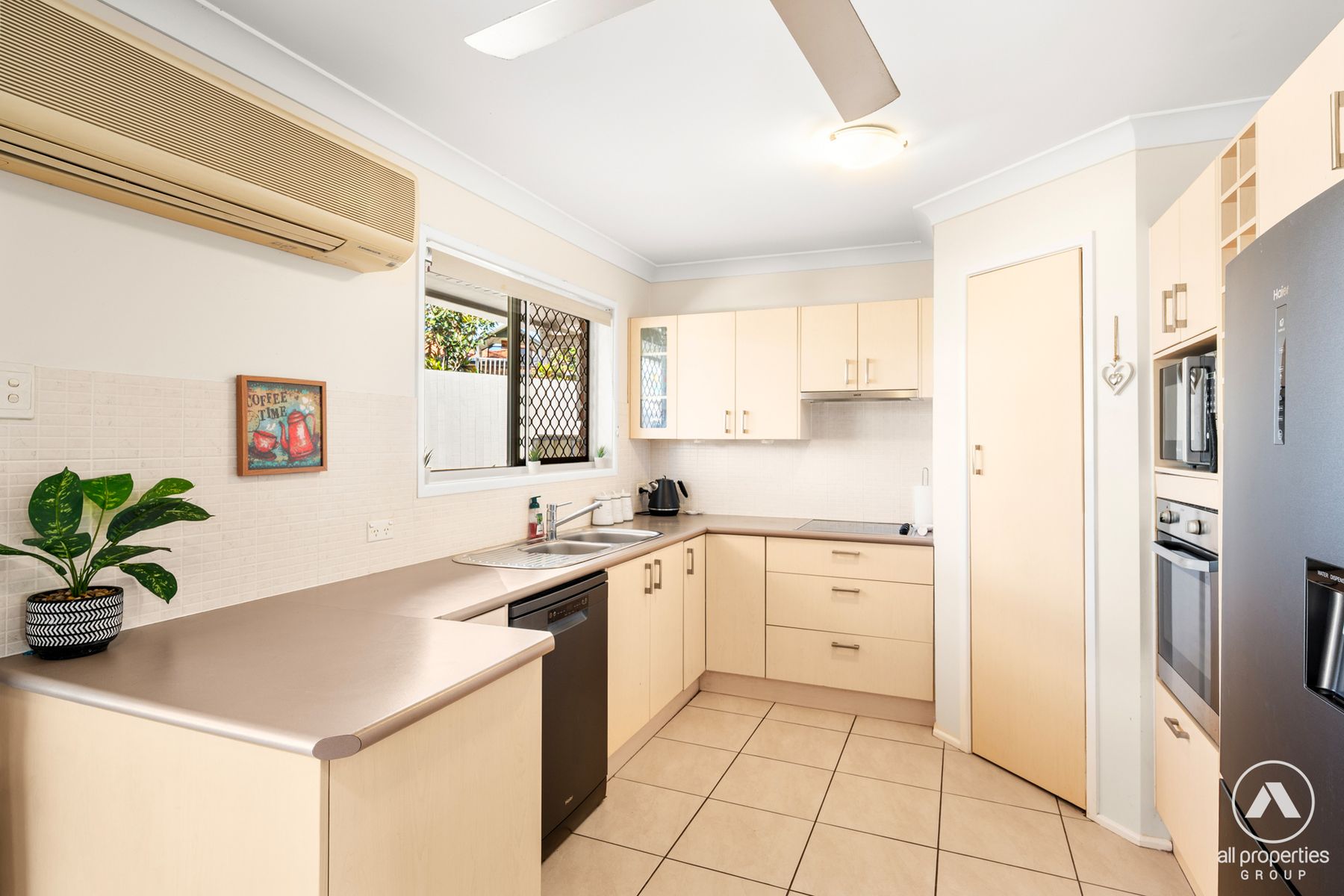 8 Weldon Court, Hillcrest QLD 4118, Hillcrest - Thumbnail 8