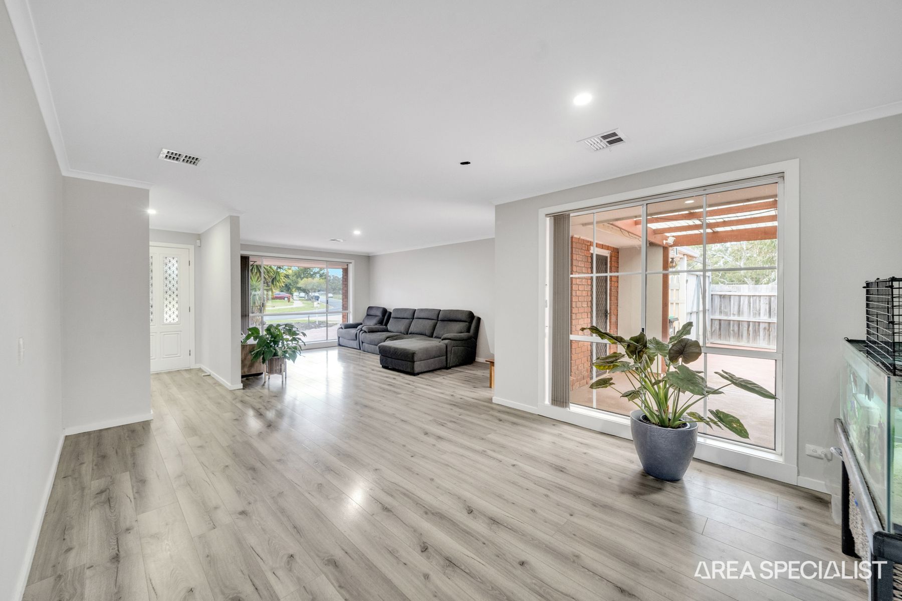 14 Walsingham Crescent, Kurunjang, VIC 3337, Kurunjang - Thumbnail 7
