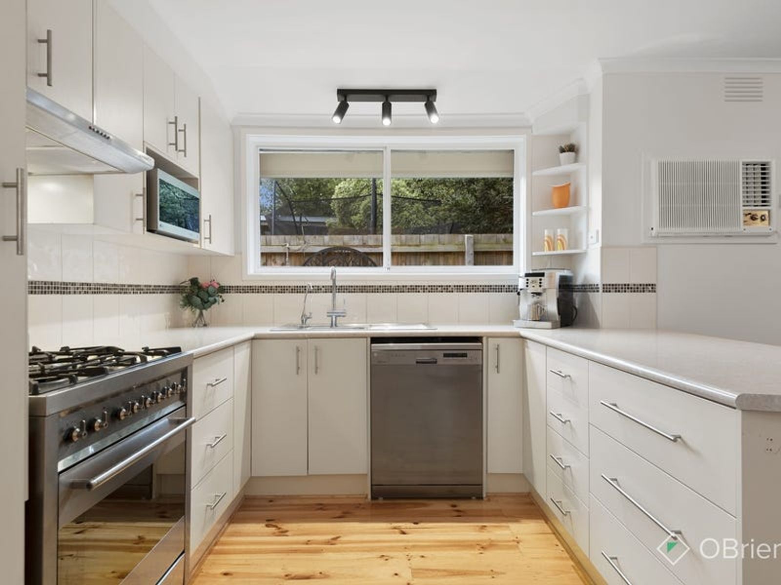 35 Charles Green Avenue, Endeavour Hills, VIC 3802, Endeavour Hills - Thumbnail 4