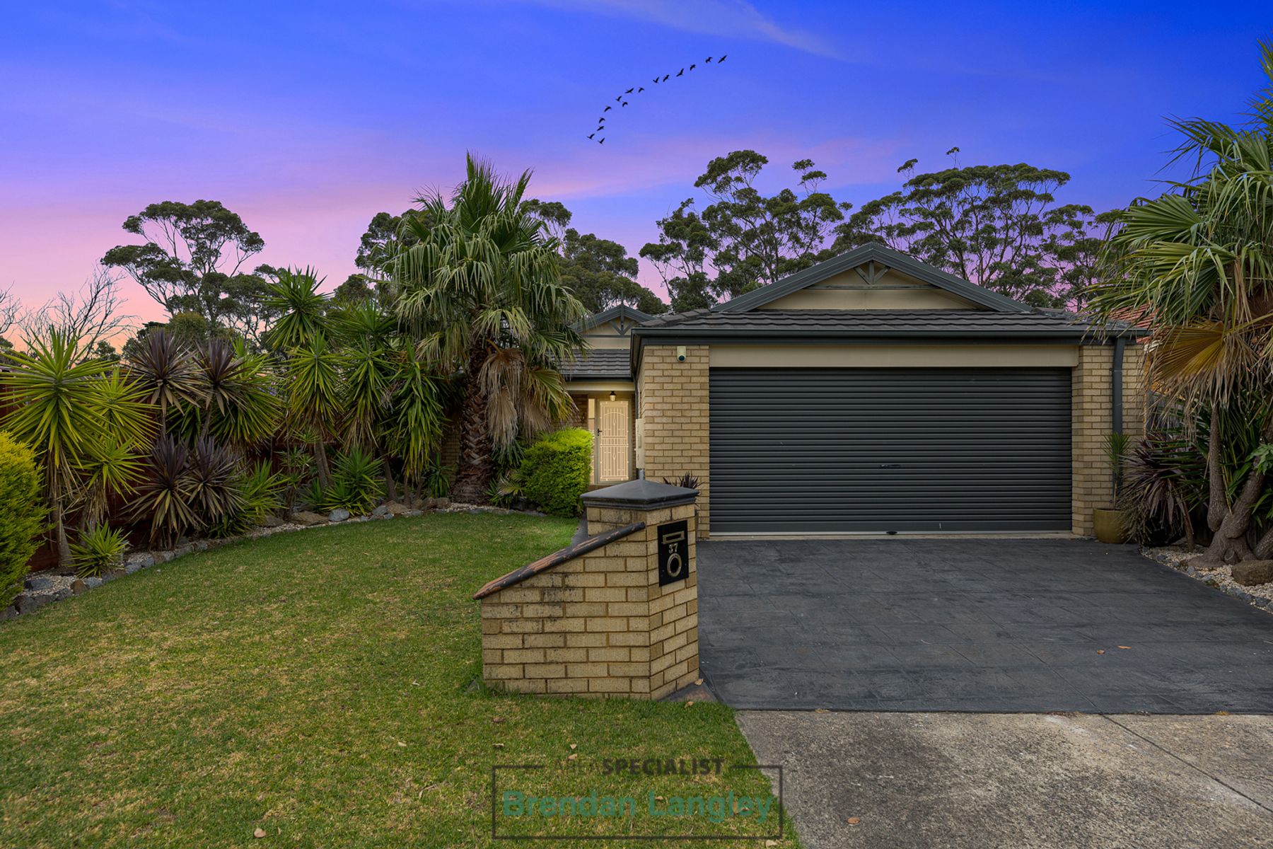 37 Wakenshaw Crescent, Pakenham, VIC 3810, Pakenham - Thumbnail 2