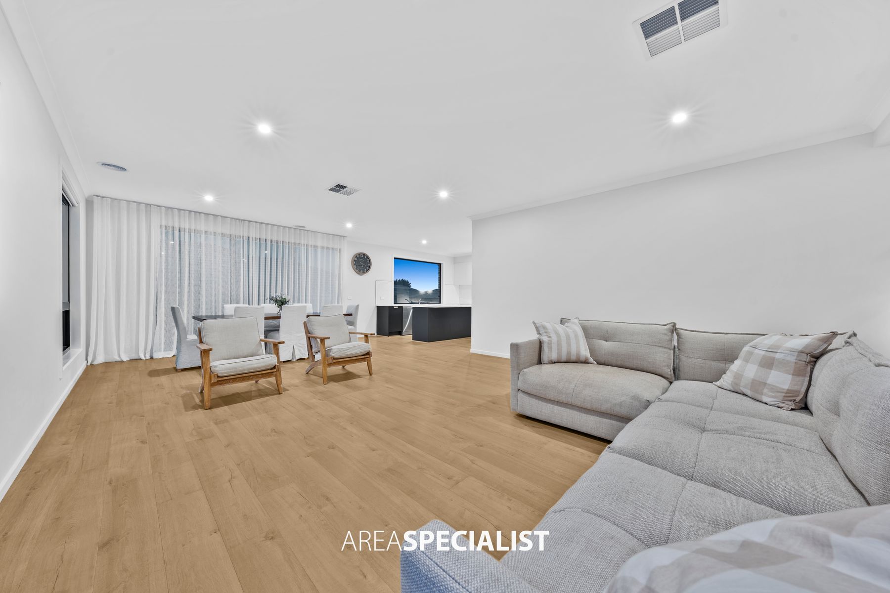 18 Silverstar Street, Pakenham, Pakenham - Thumbnail 4