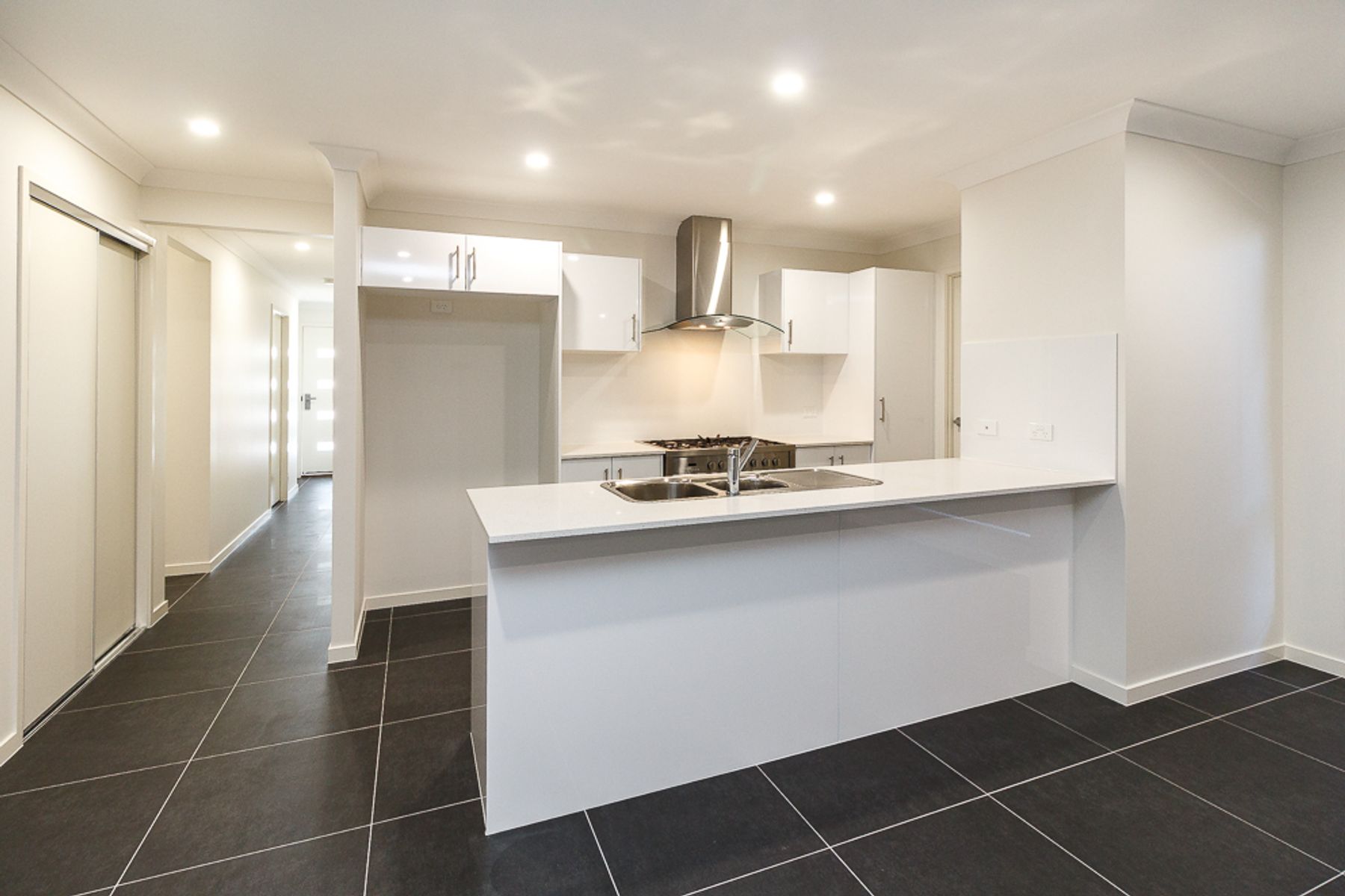 30 Gordon Street, Ormeau Hills, QLD 4208, Ormeau Hills - Thumbnail 3