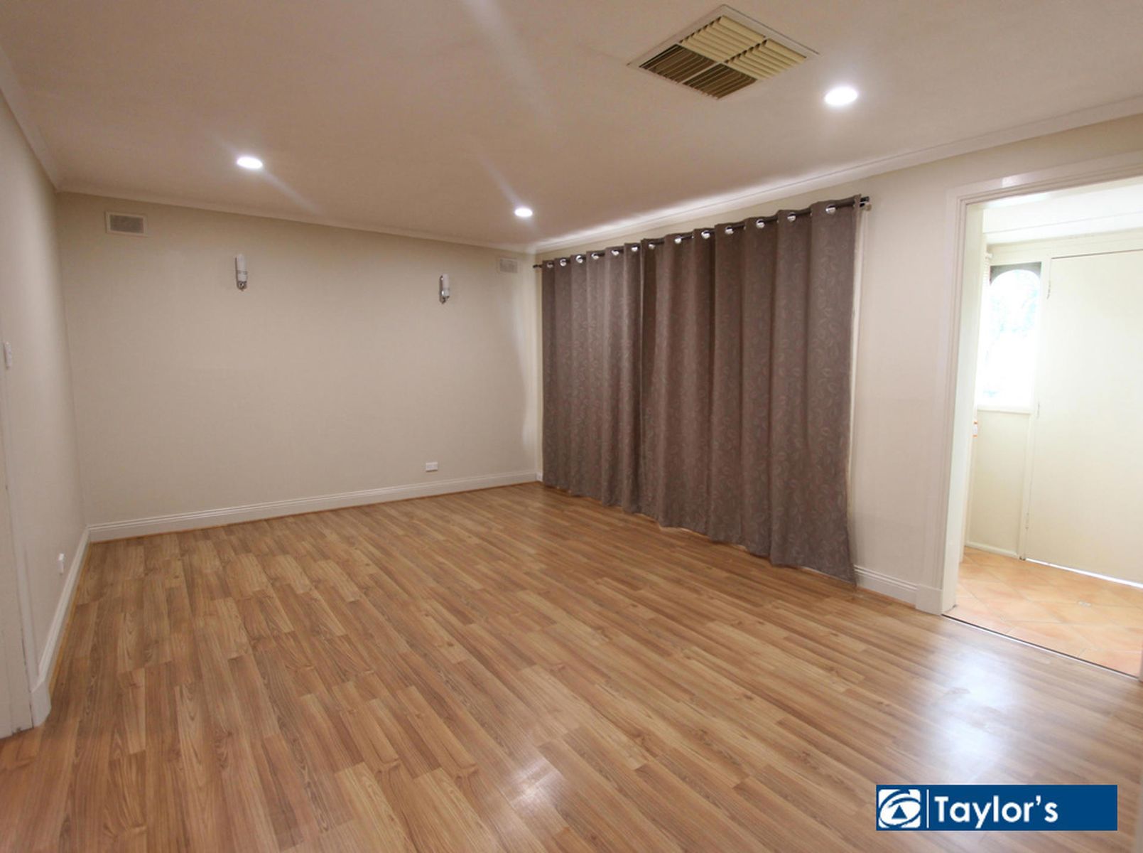 7 Douglas Street, Elizabeth Downs SA 5113, Elizabeth Downs - Thumbnail 2