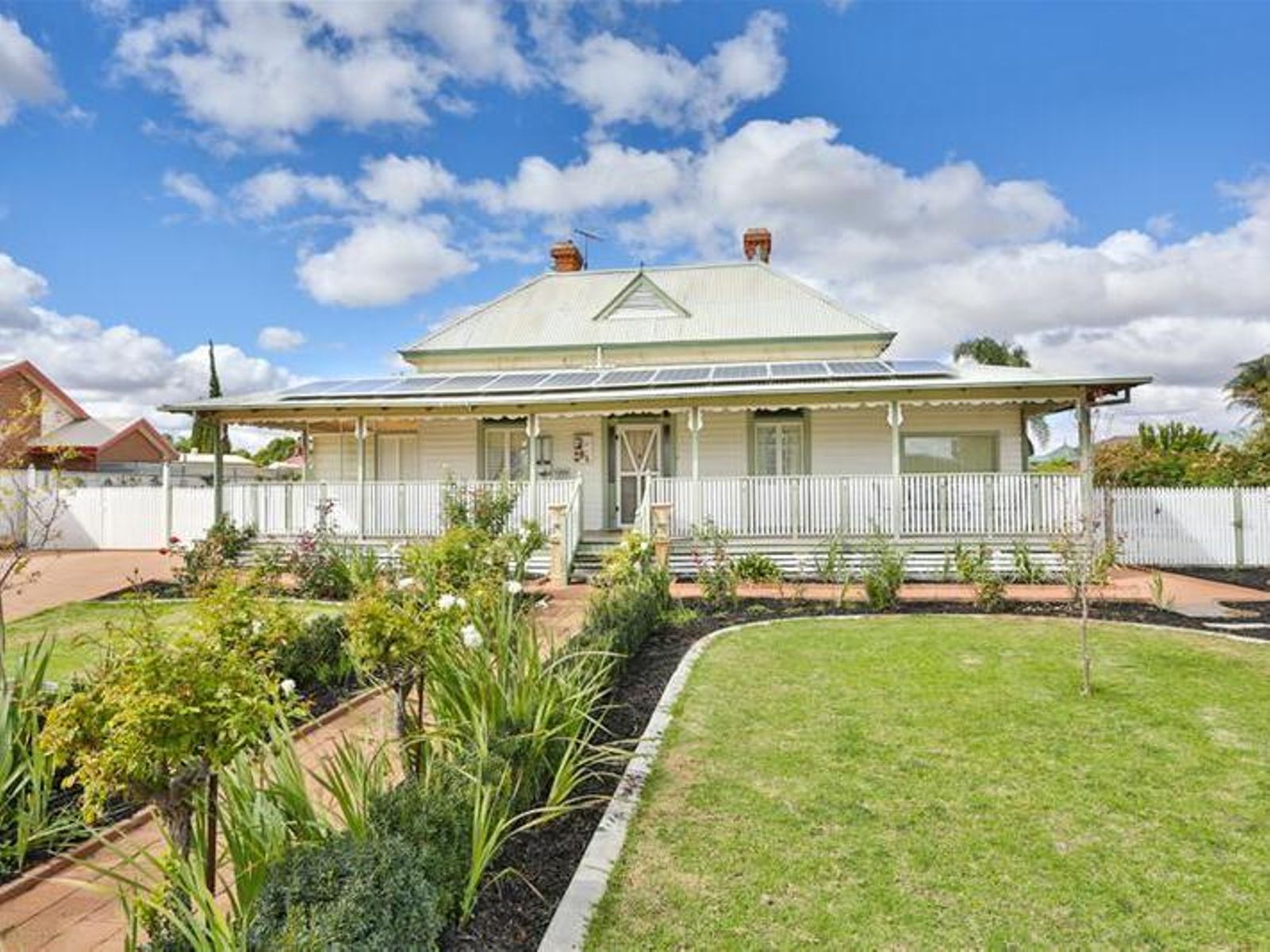 6 Maiella Court