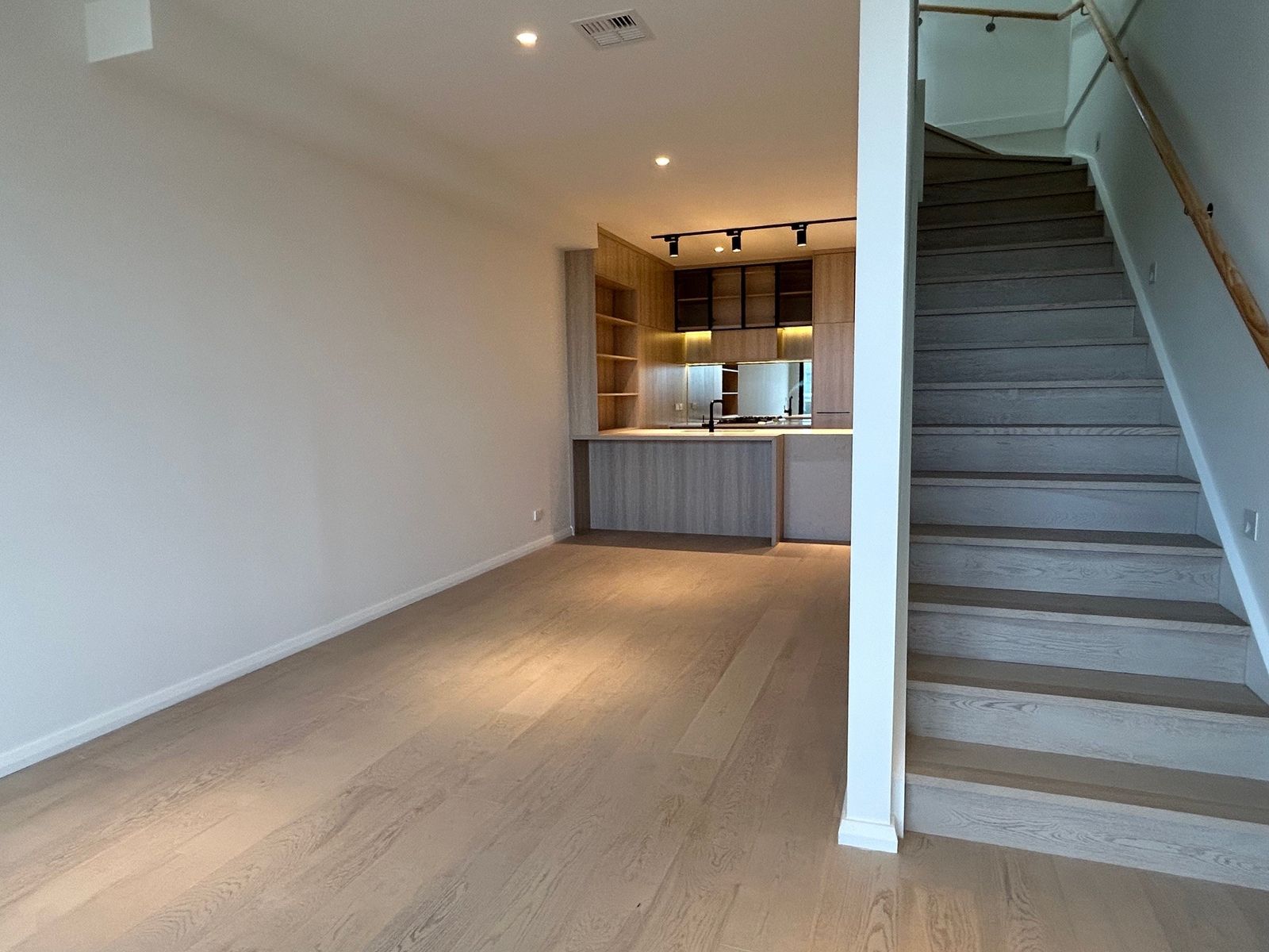 33 Robertson Rd, Nunawading, Nunawading - Thumbnail 3