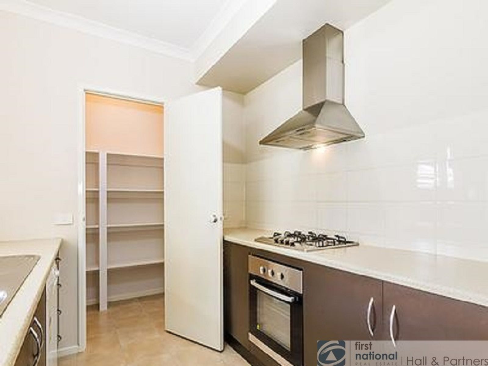 39 Kindred Avenue, Cranbourne North VIC 3977, Cranbourne North - Thumbnail 2