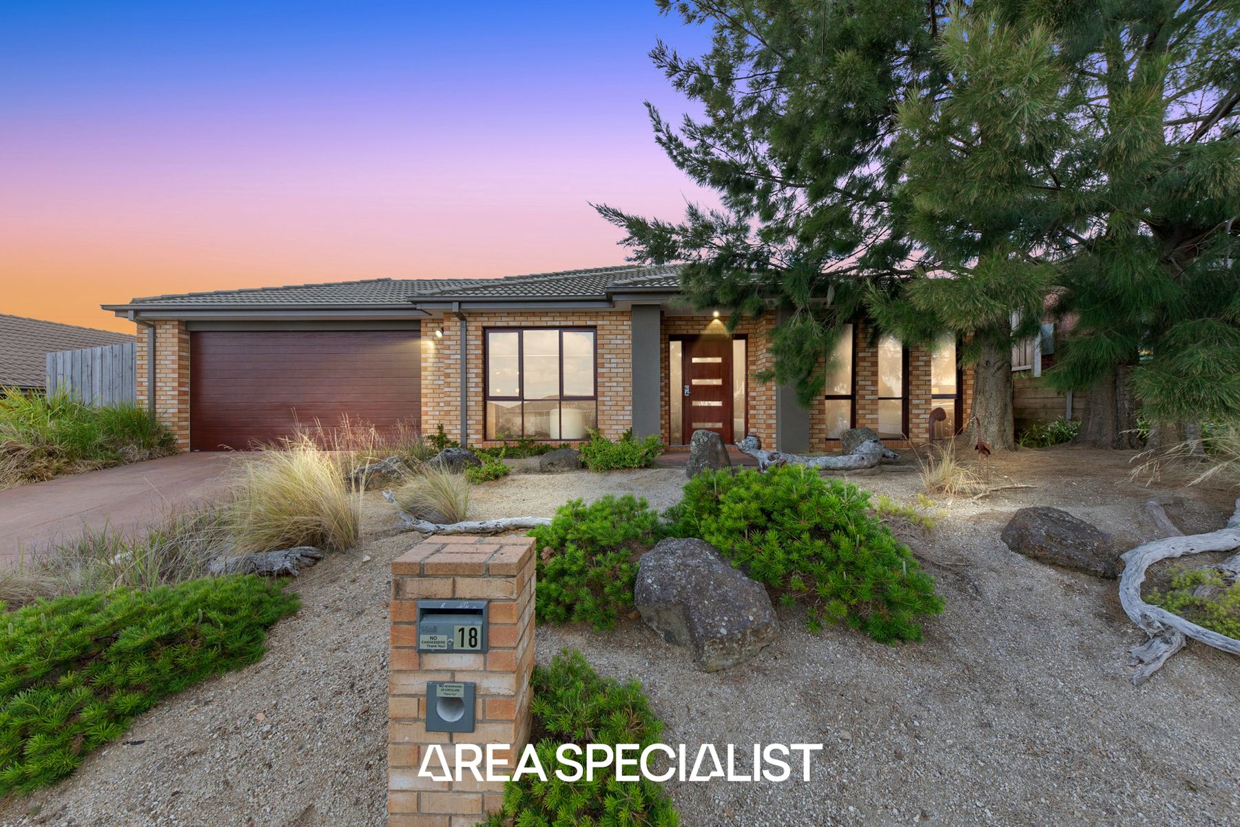 18 Manna Gum Drive, Pakenham, VIC 3810, Pakenham - Thumbnail 2