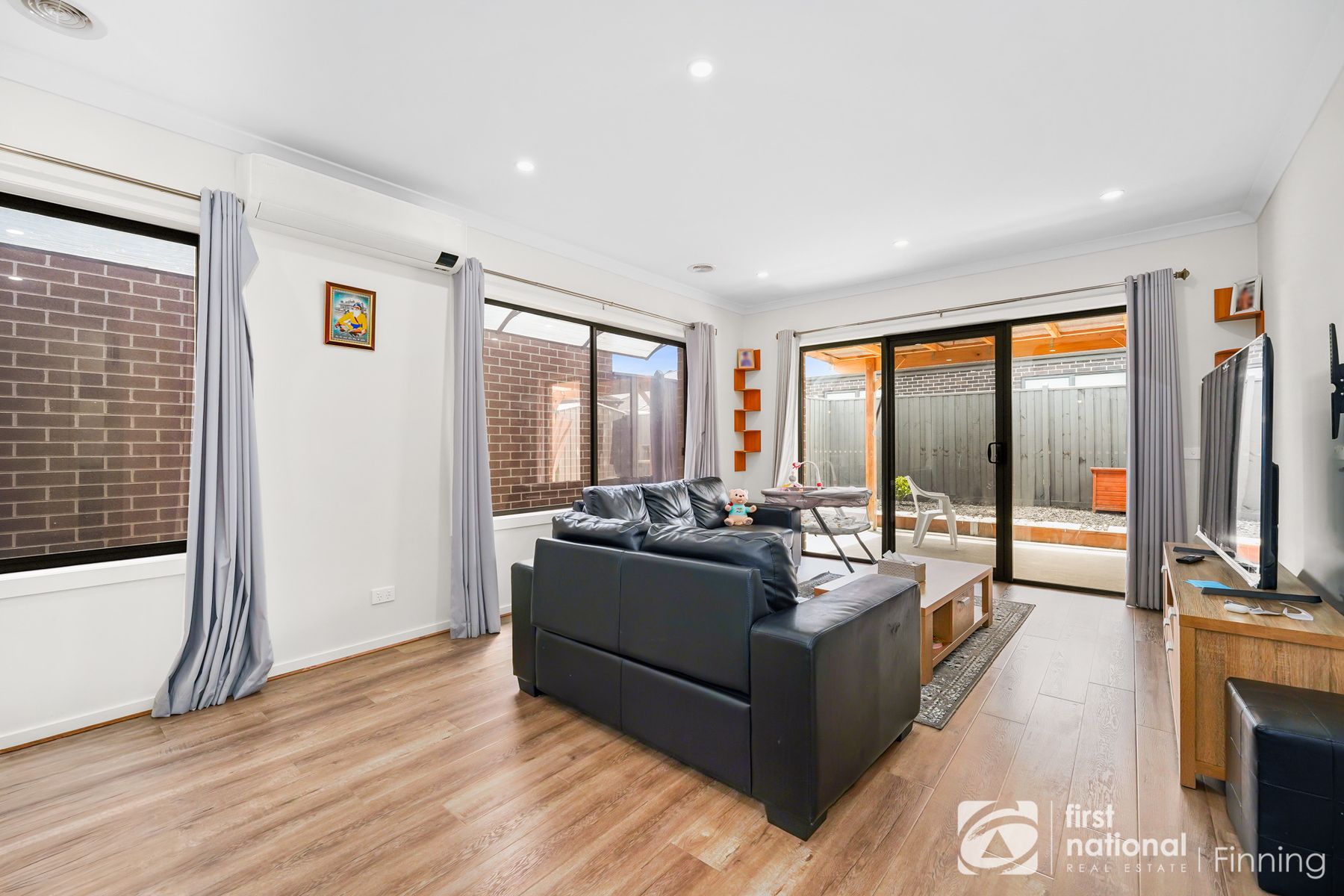22 Damice Street, Clyde North VIC 3978, Clyde North - Thumbnail 4