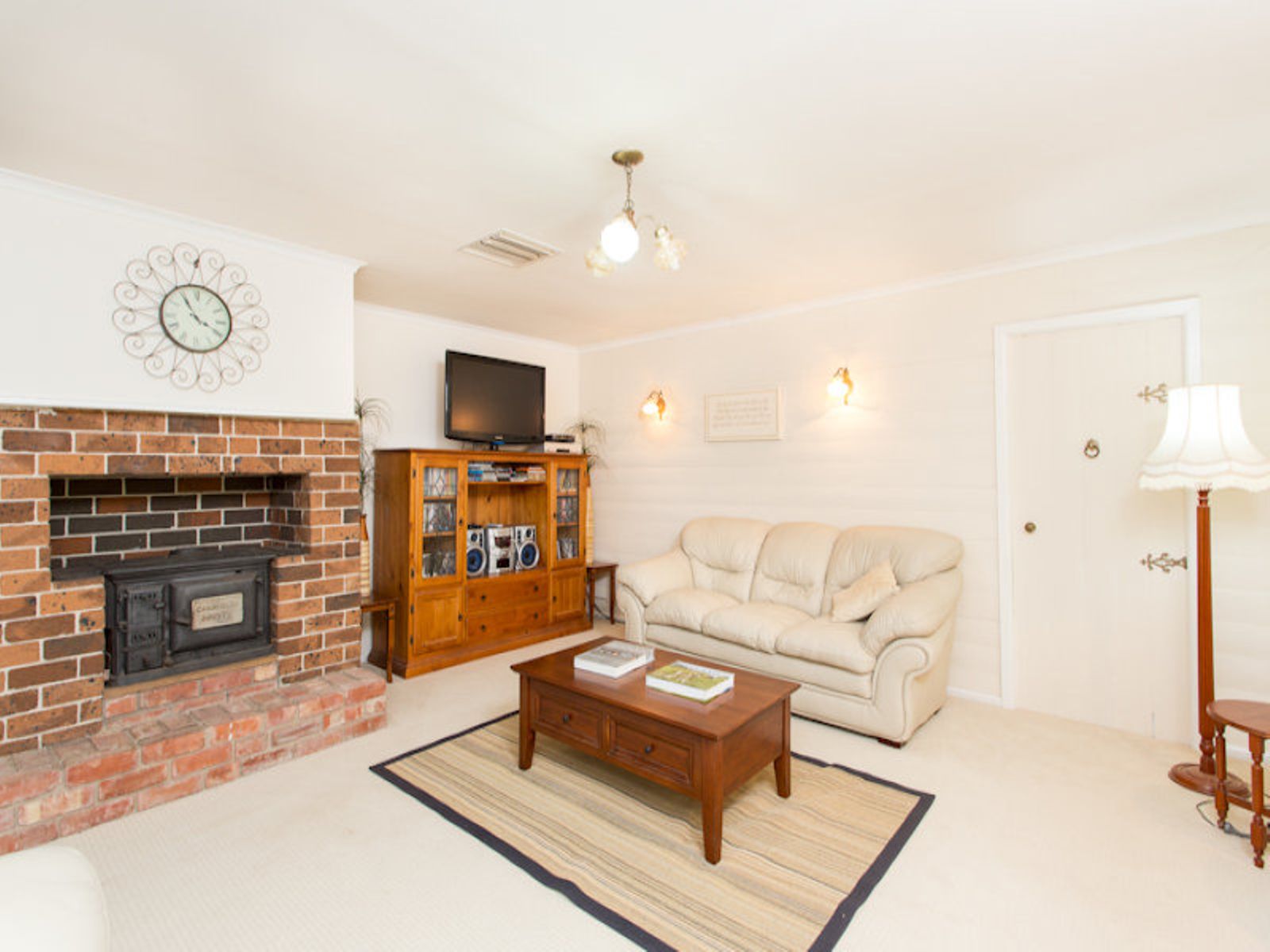 312 Dairtnunk Avenue, Cardross - Thumbnail 3