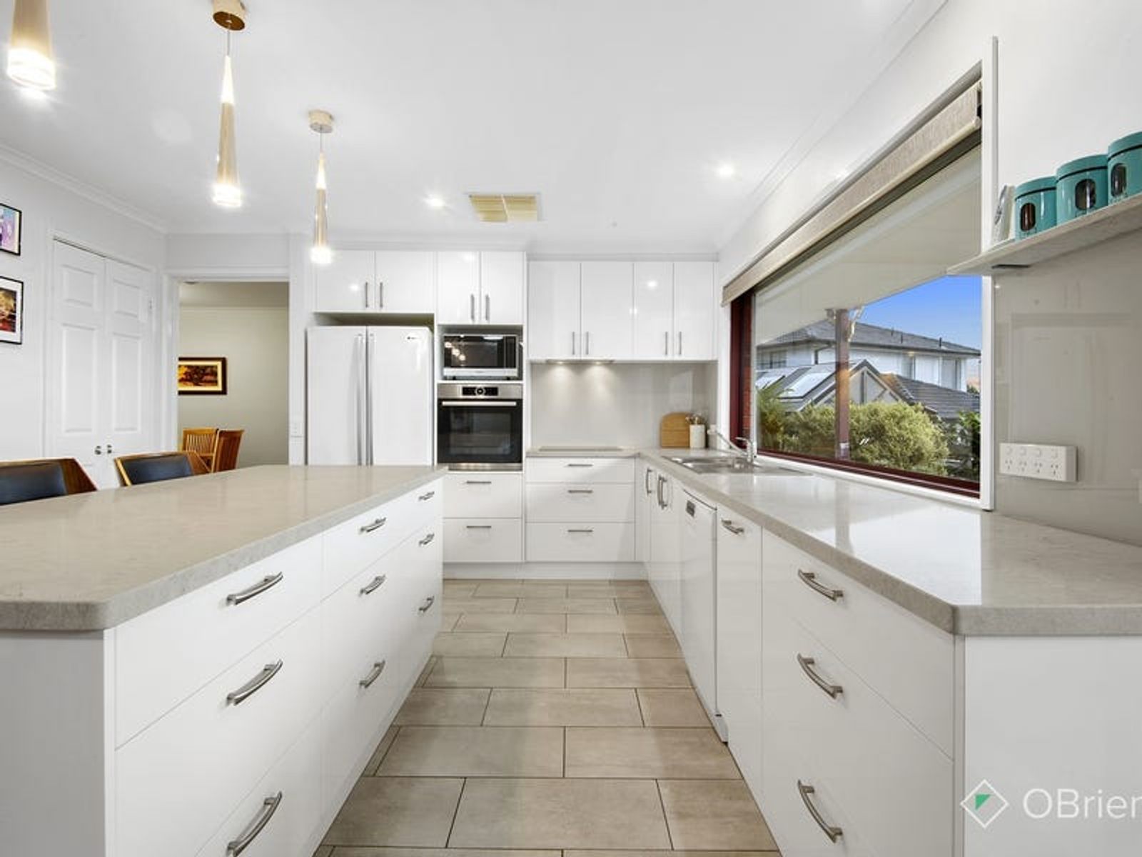 4 Lindsay Close, Endeavour Hills, VIC 3802, Endeavour Hills - Thumbnail 2