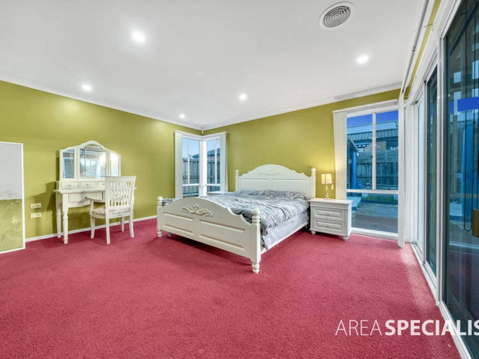 15 Sussex Avenue, Cranbourne North, VIC 3977, Cranbourne North - Thumbnail 4