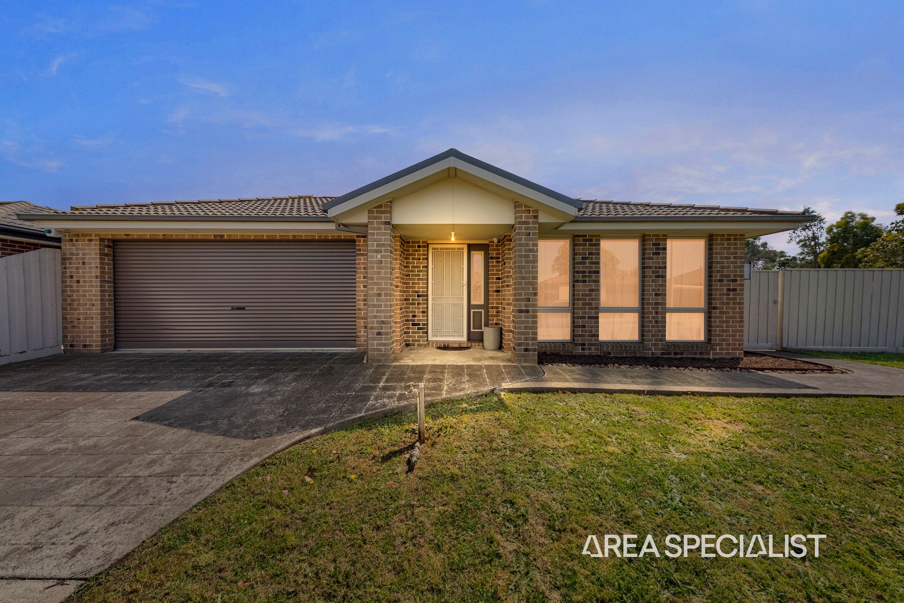 5 Bellairs Place, Koo Wee Rup, VIC 3981, Koo Wee Rup - Thumbnail 2