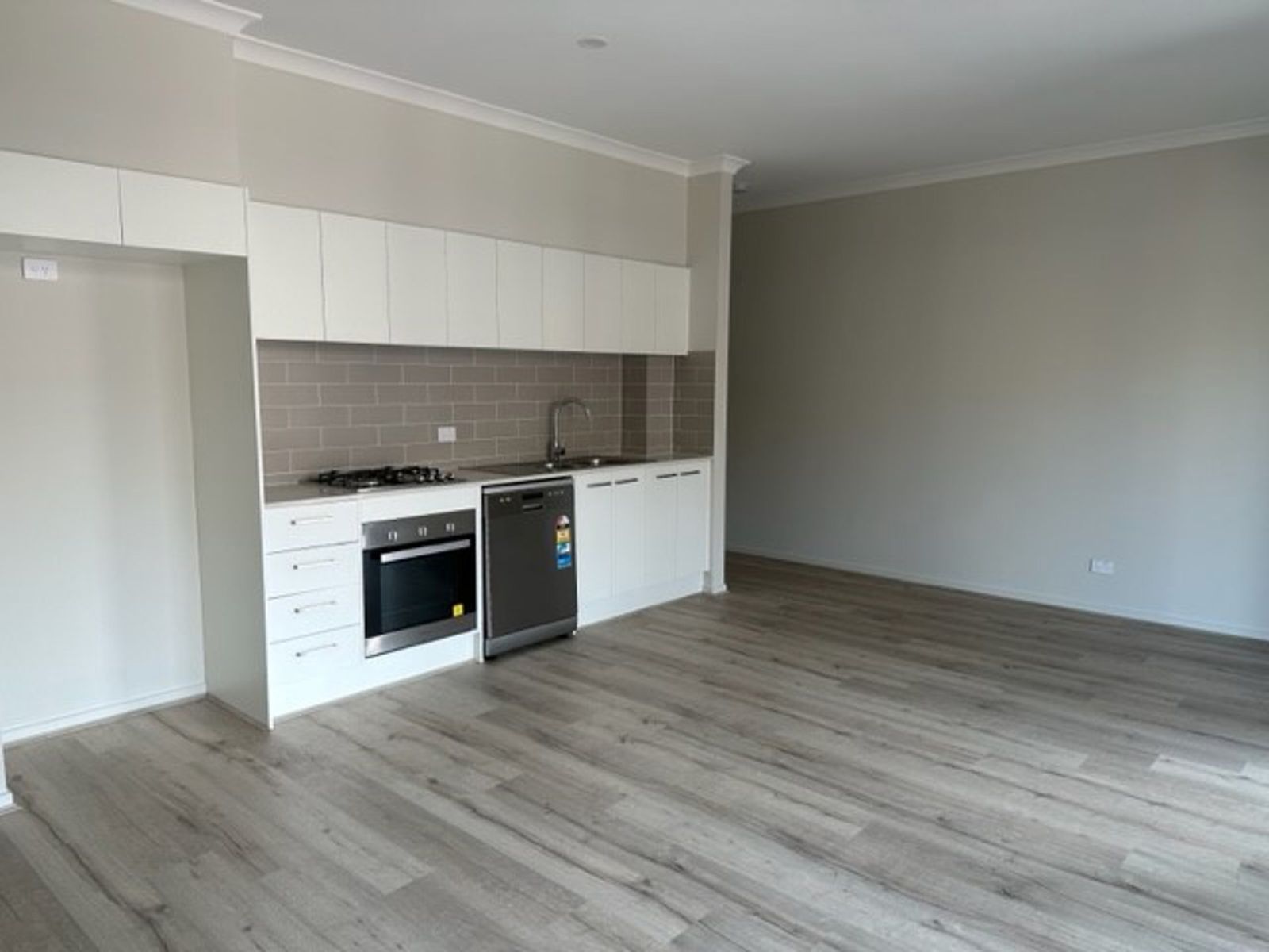 10 Laidlaw Avenue, Broadmeadows VIC 3047, Broadmeadows - Thumbnail 3