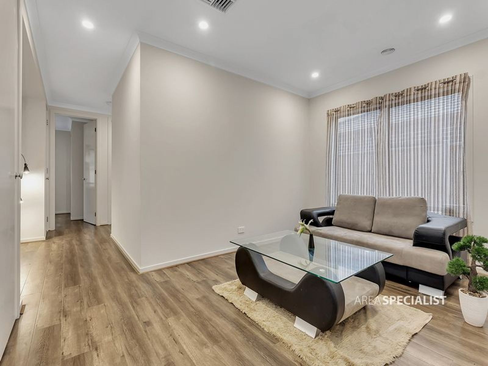 28 Guisard Way, Clyde North, VIC 3978, Clyde North - Thumbnail 4