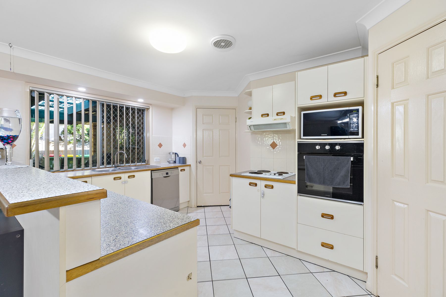 10 Palmerston Place, Victoria Point QLD 4165, Victoria Point - Thumbnail 6