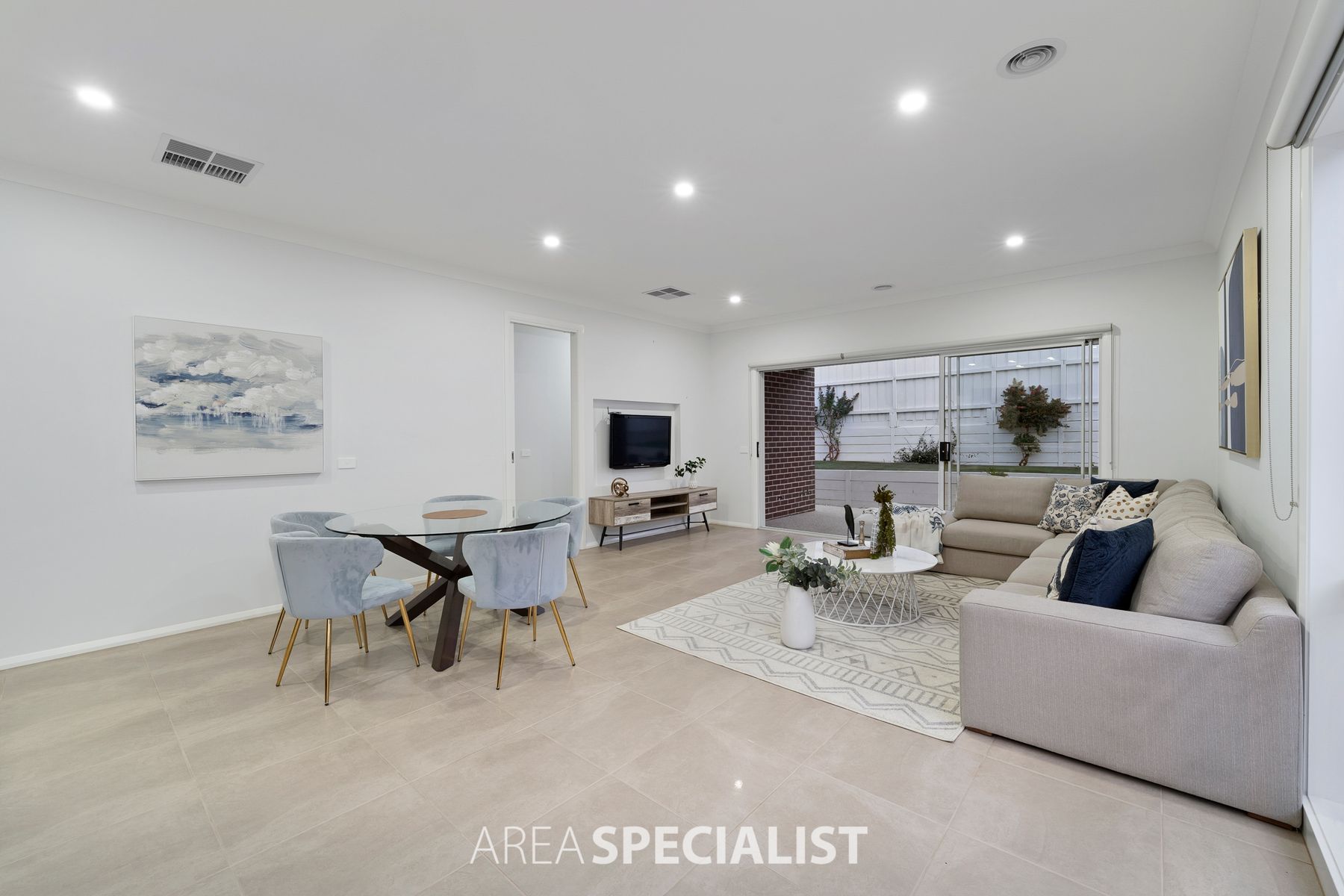 29 Gallant Drive, Clyde North, VIC 3978, Clyde North - Thumbnail 4