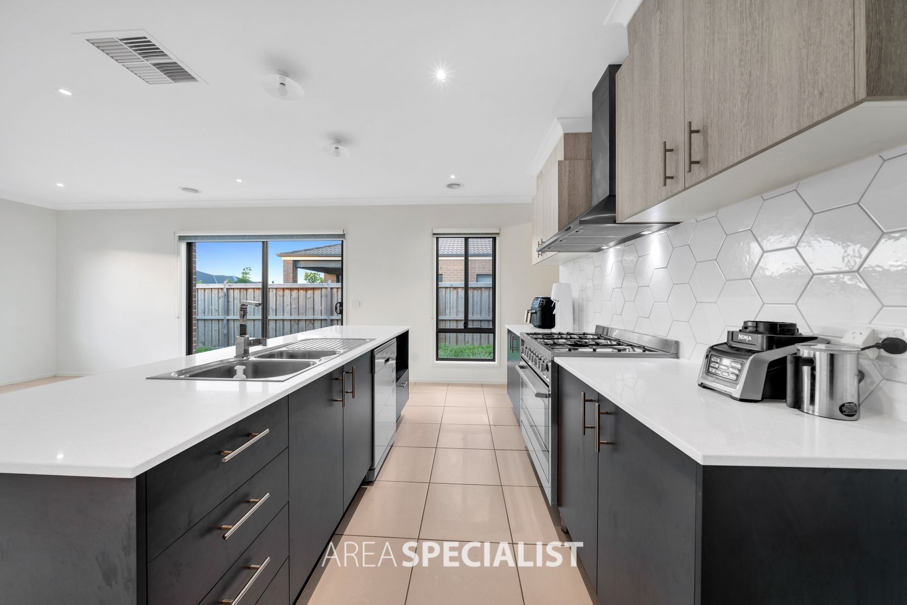 1 Panther Close, Clyde North, VIC 3978, Clyde North - Thumbnail 7