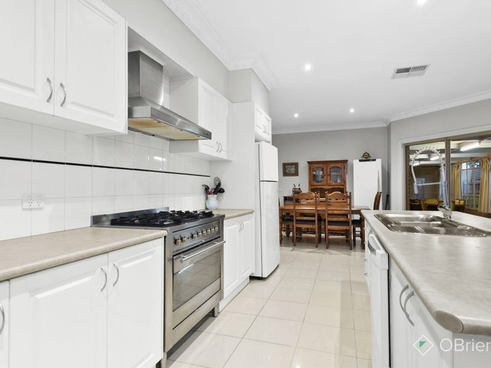 360 James Cook Drive, Endeavour Hills, VIC 3802, Endeavour Hills - Thumbnail 3