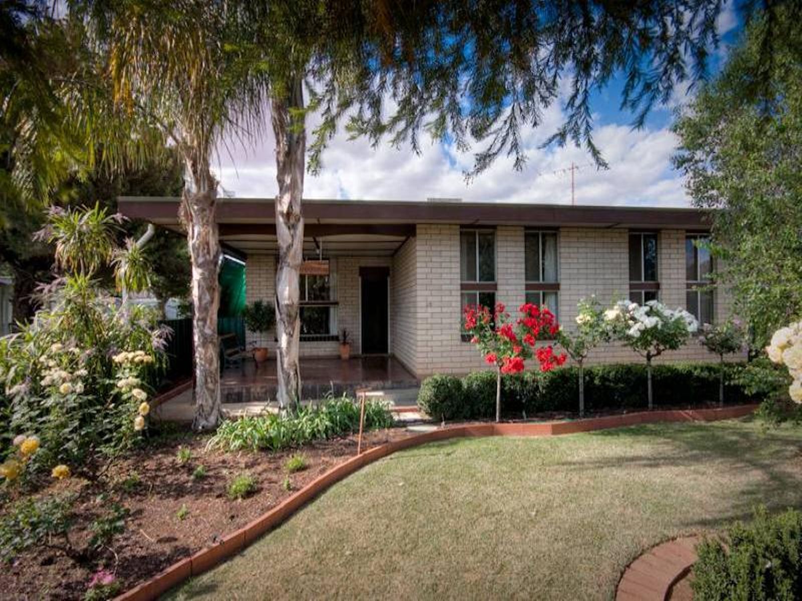 25 Sturt Highway, Buronga - Image 1