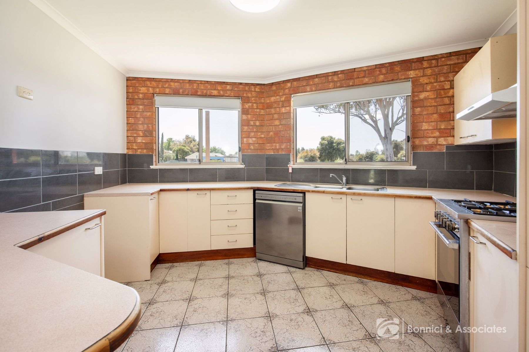 23 Menzies Street, West Wodonga VIC 3690, West Wodonga - Thumbnail 2