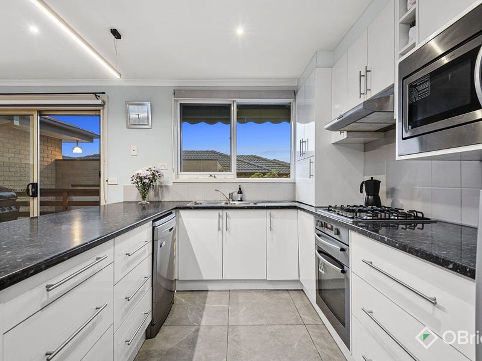 14 Castlecrag Close, Endeavour Hills, VIC 3802, Endeavour Hills - Thumbnail 5