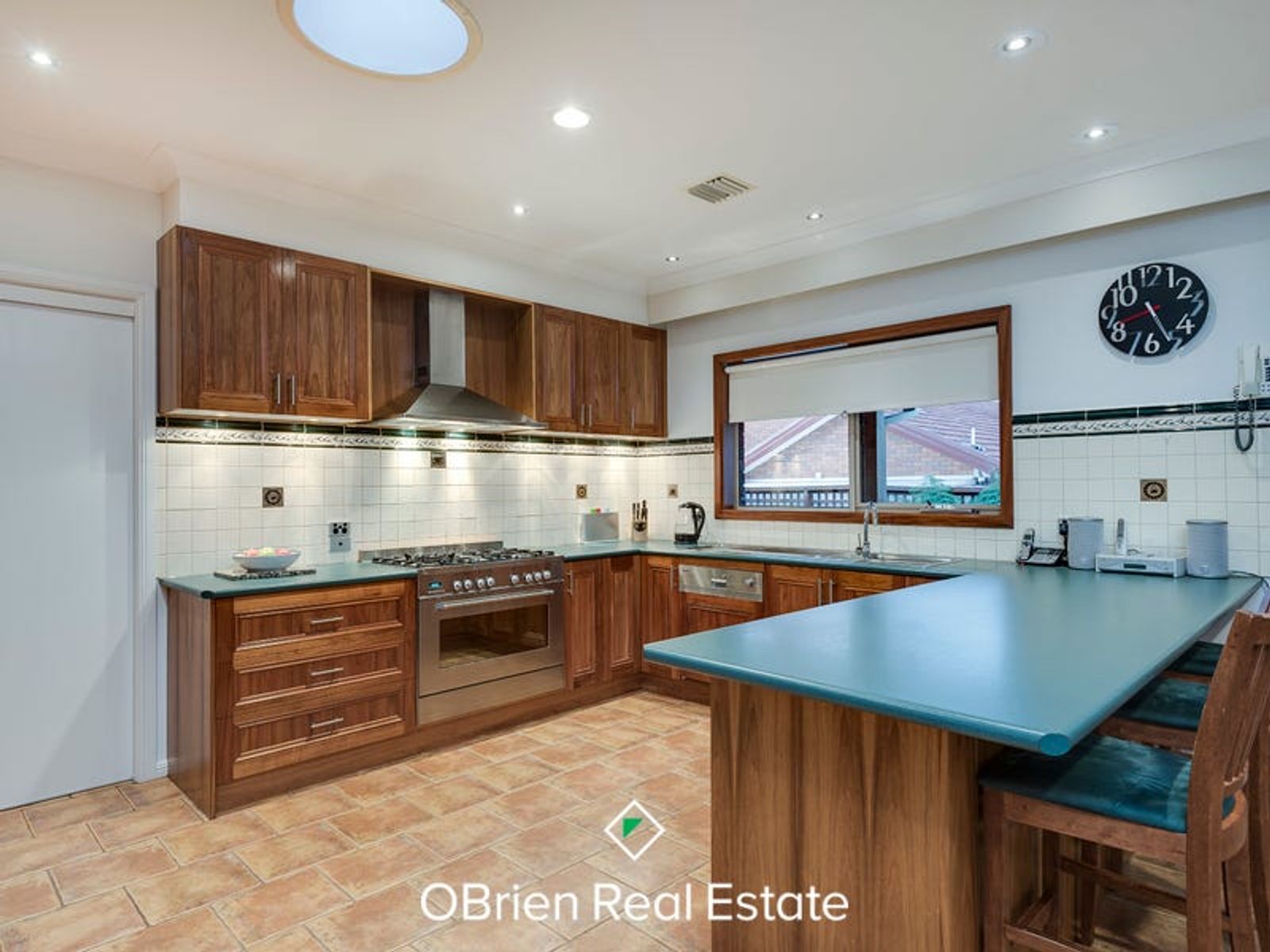 1 Theresa Gardens, Endeavour Hills, VIC 3802, Endeavour Hills - Thumbnail 2