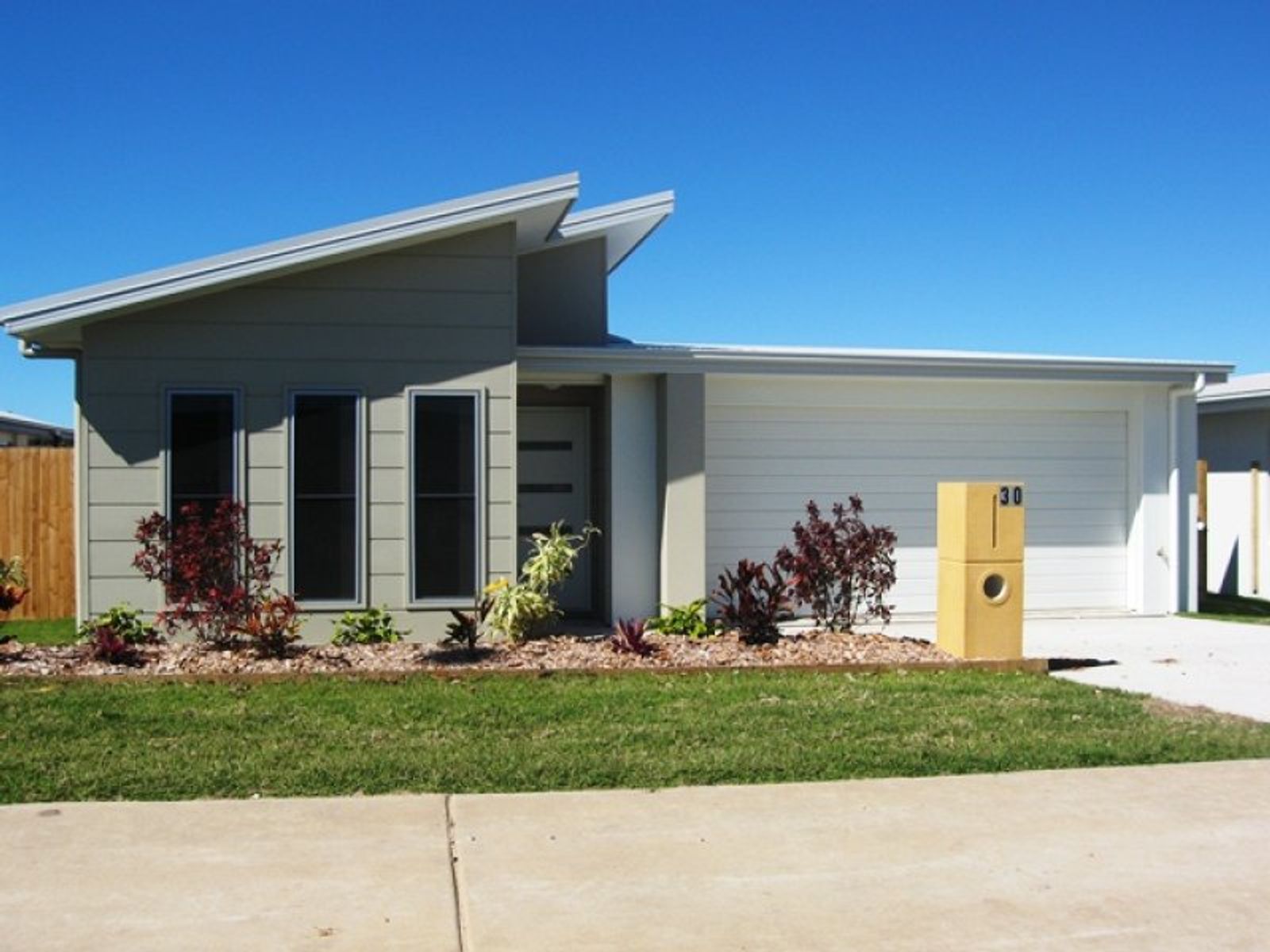 30 Phoenix Crescent, Rural View QLD 4740