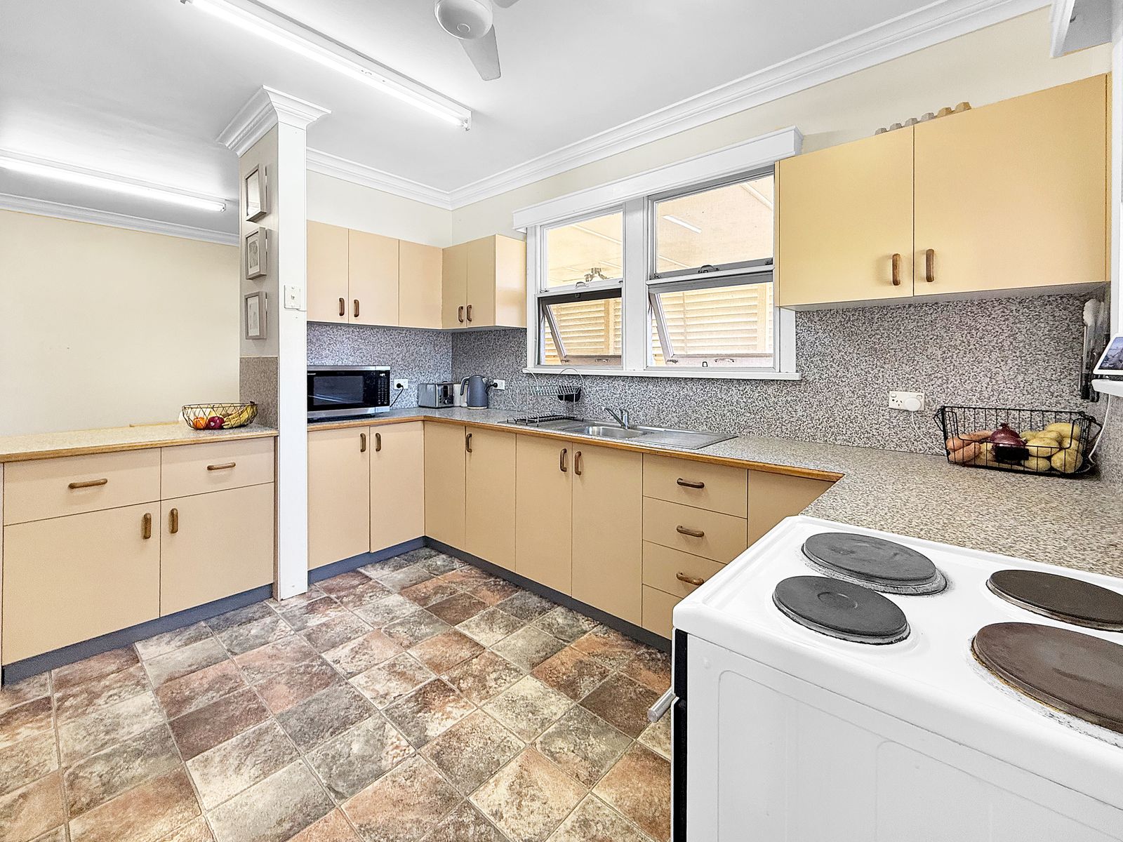 37 Paulette Street, West Mackay QLD 4740, West Mackay - Thumbnail 6