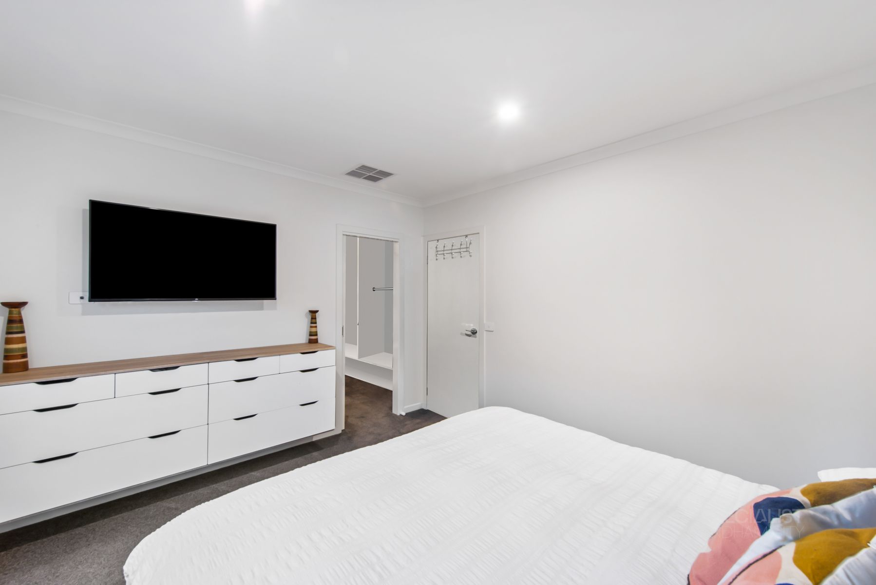 6 Wonderland Road, Werribee, VIC 3030, Werribee - Thumbnail 7