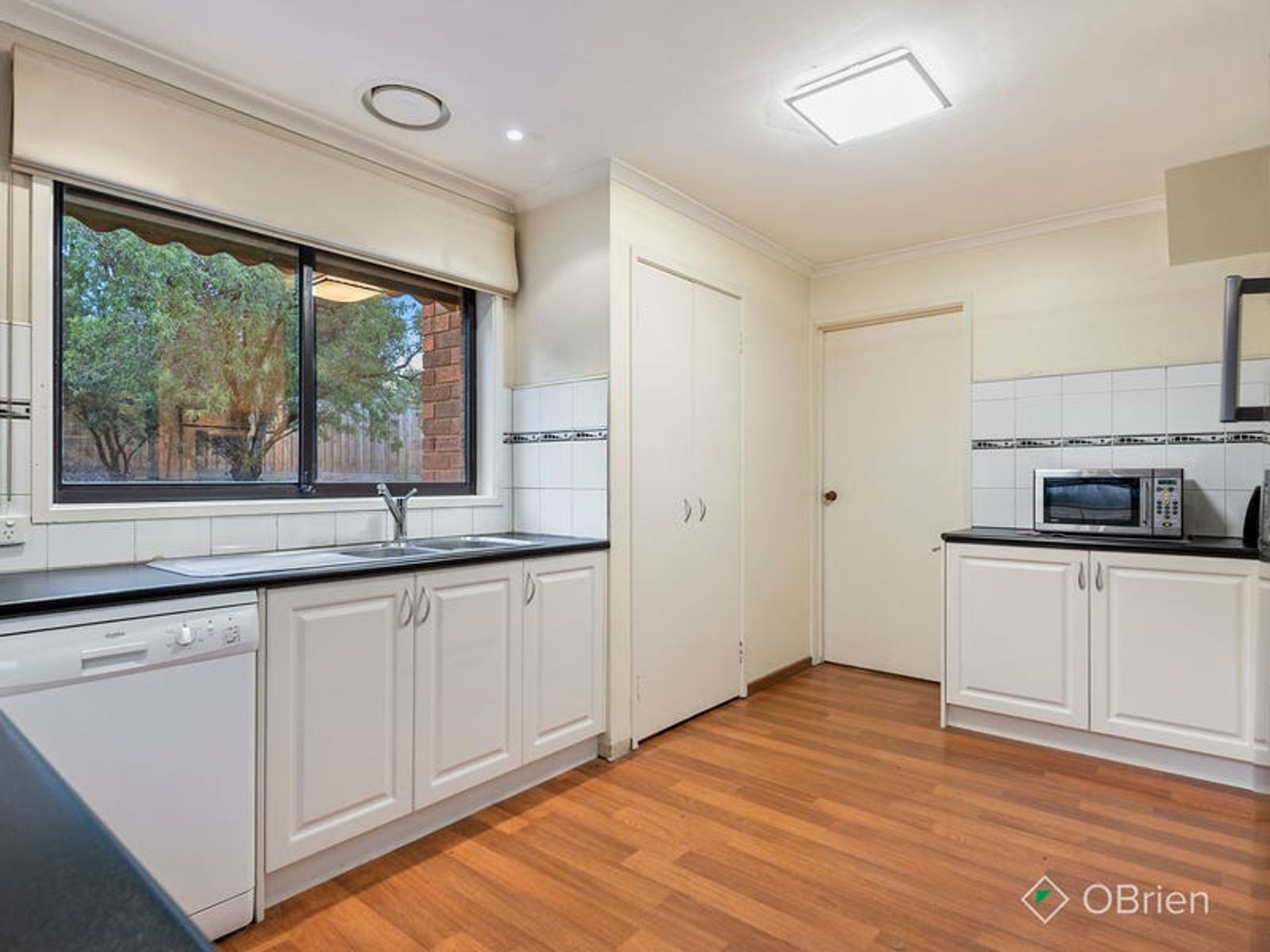 7 Headingly Court, Endeavour Hills, VIC 3802, Endeavour Hills - Thumbnail 3
