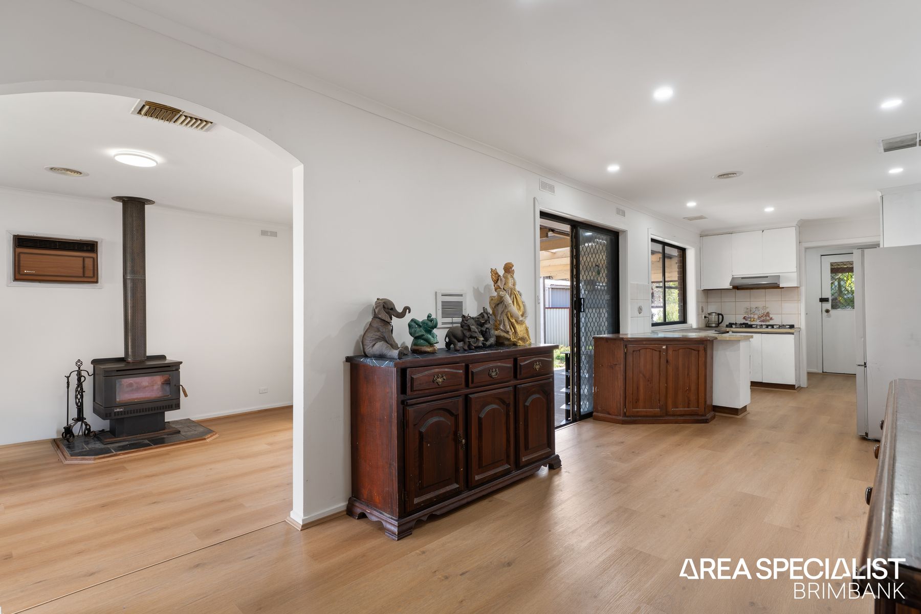 28 Droitwich Crescent, Deer Park, VIC 3023, Deer Park - Thumbnail 3