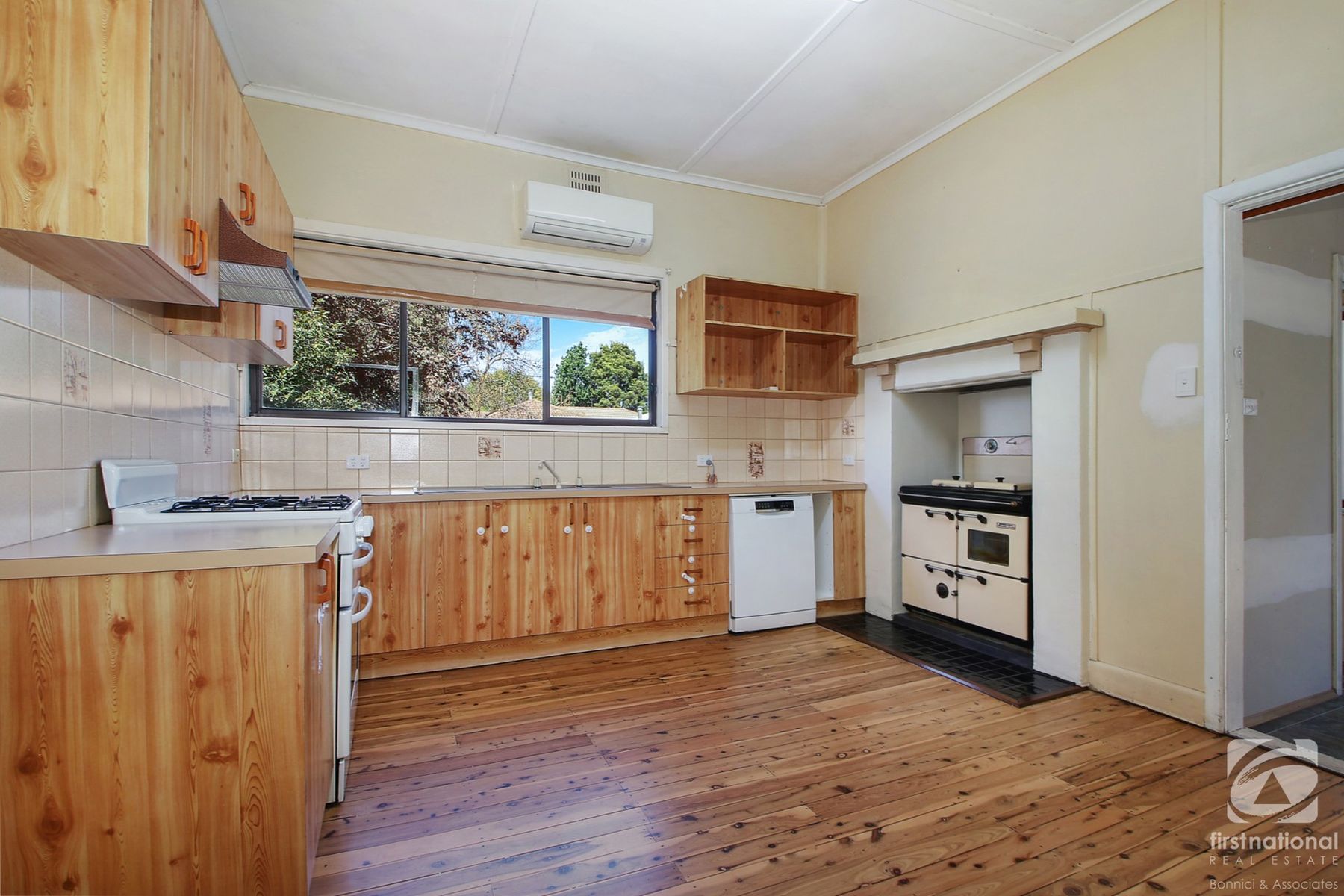 13 Malakoff Road, Beechworth VIC 3747, Beechworth - Thumbnail 4
