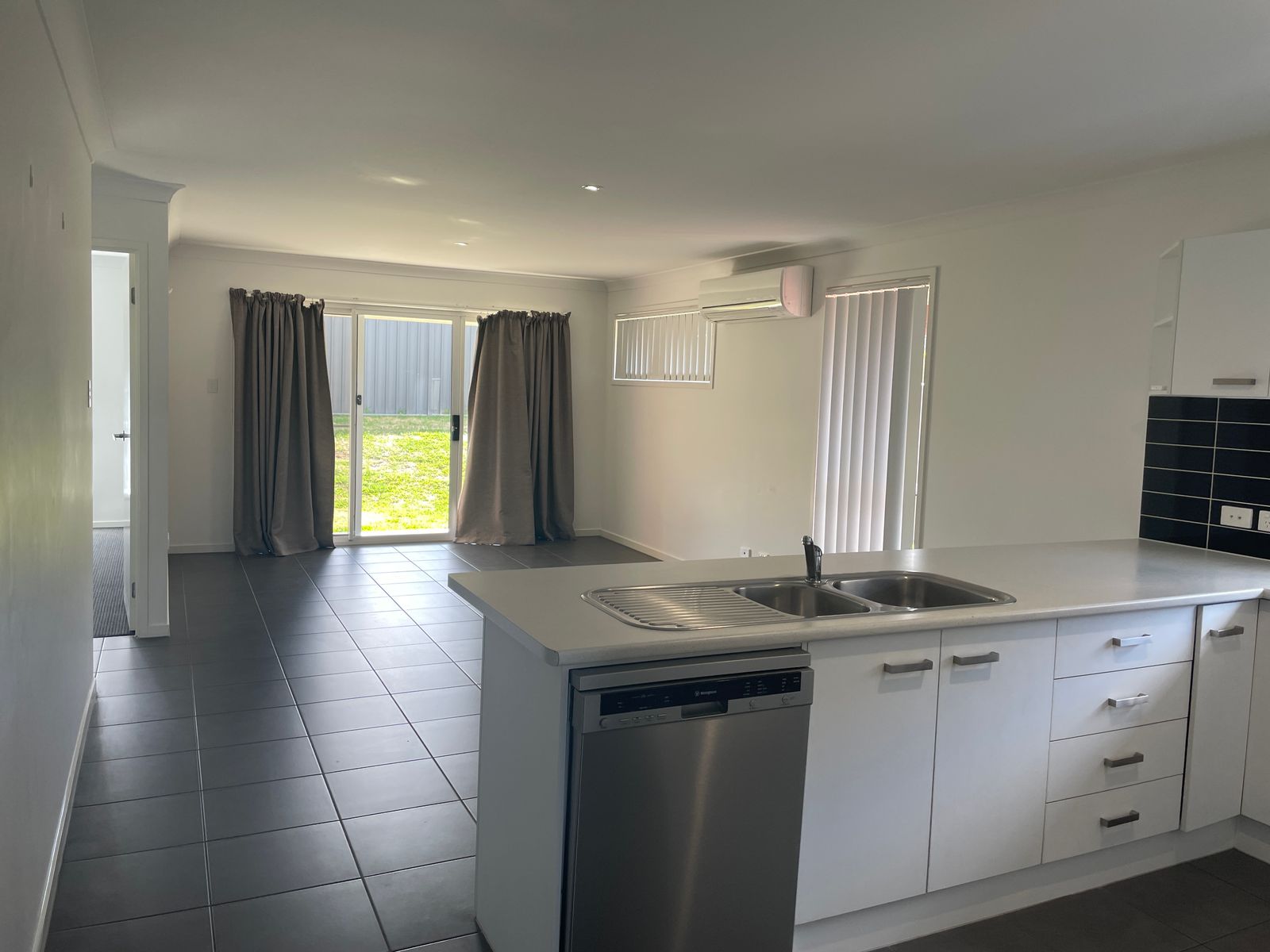 2/10 Schaefer Drive, Armidale NSW 2350, Armidale - Thumbnail 3