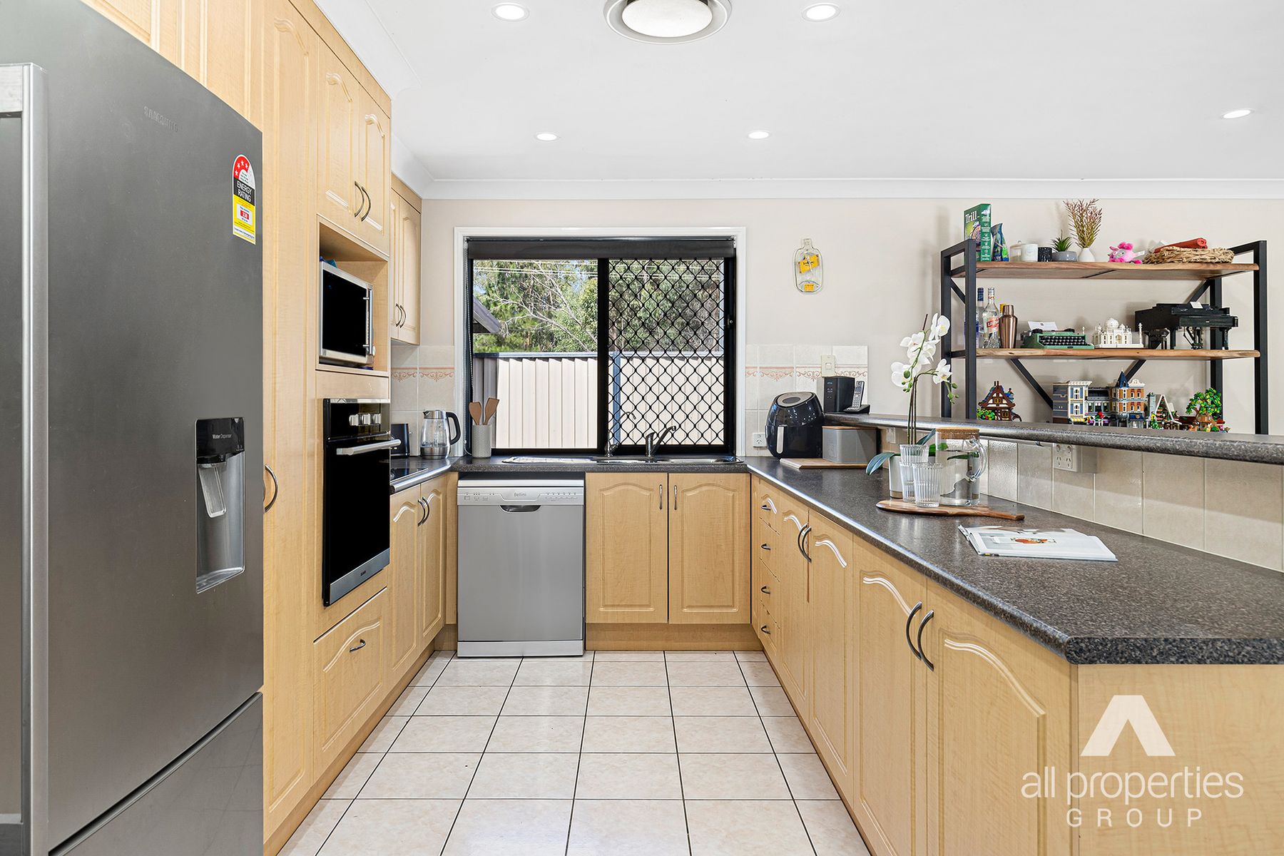 2 Clayton Court, Crestmead QLD 4132, Crestmead - Thumbnail 2