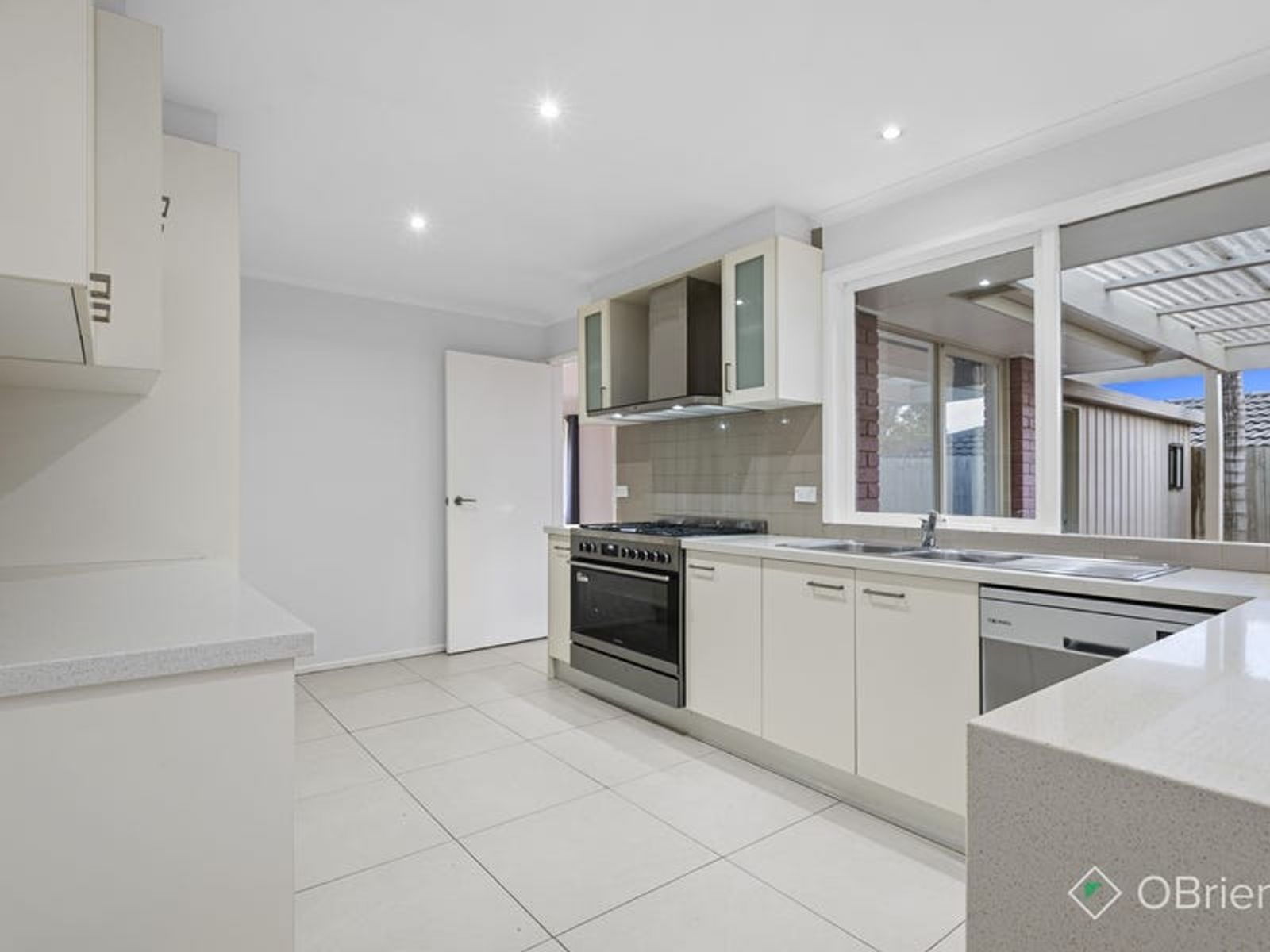 36 Grove End Road, Endeavour Hills, VIC 3802, Endeavour Hills - Thumbnail 2