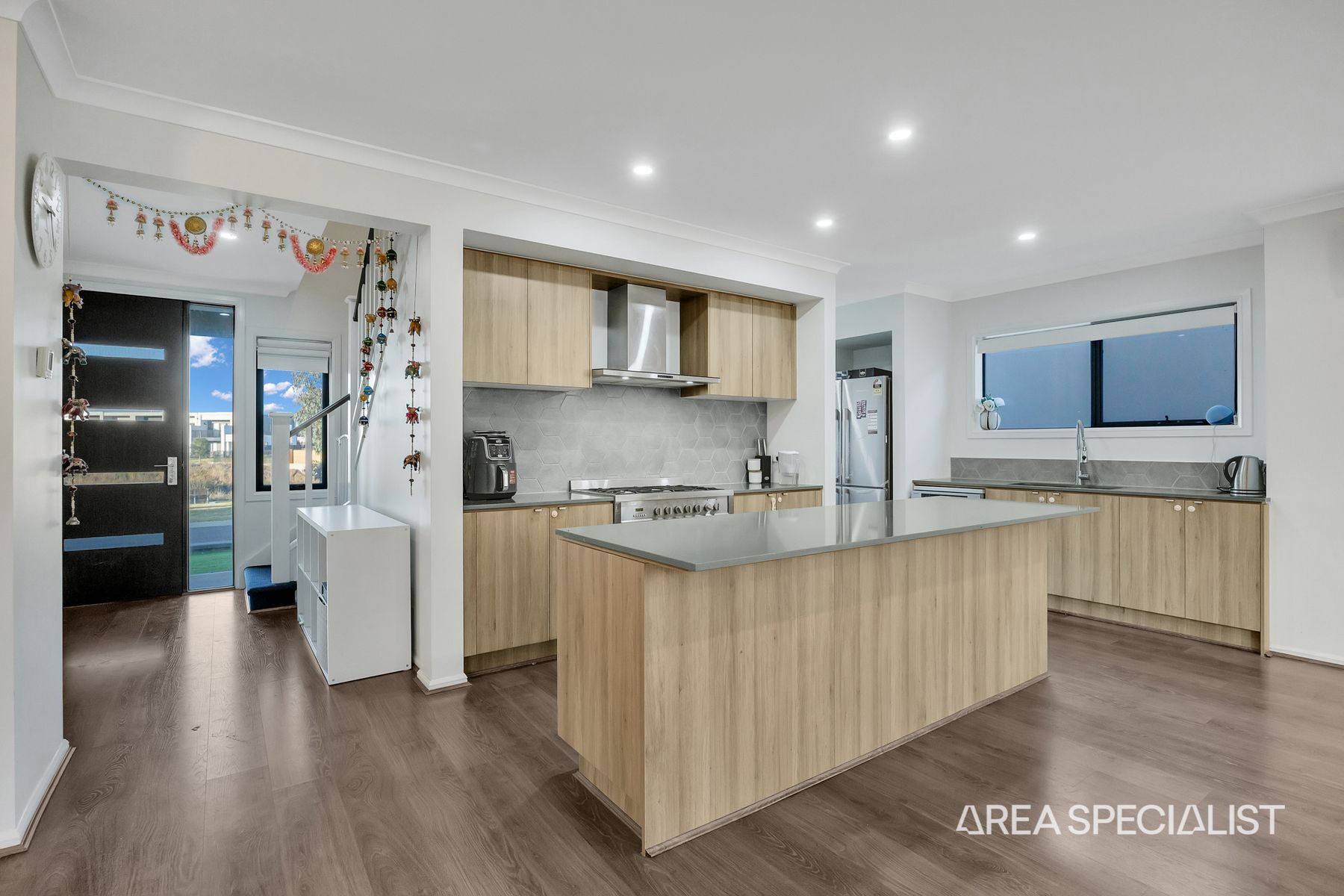 17 Eaglemont Way, Werribee, Werribee - Thumbnail 2